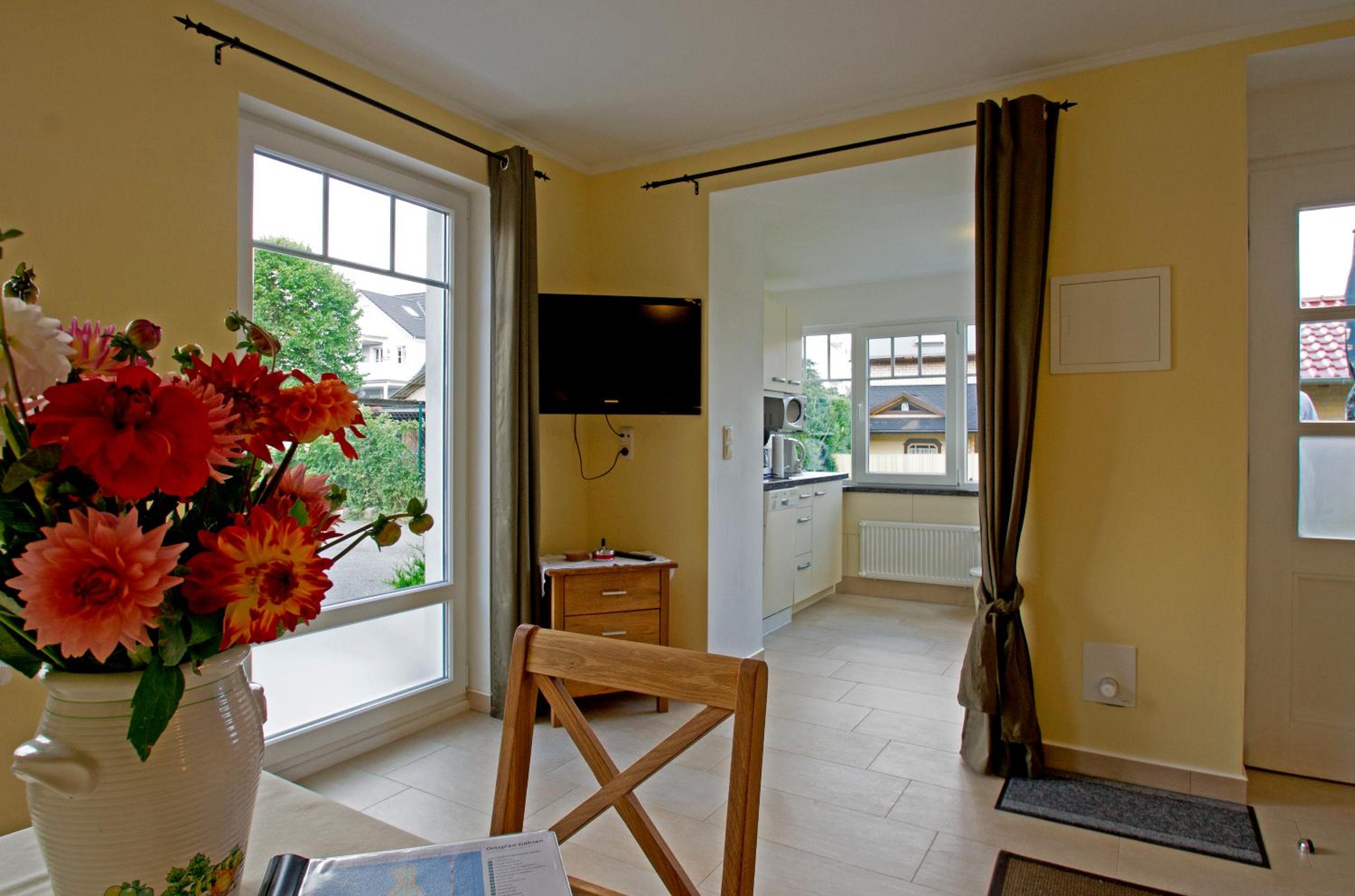 One-Bedroom Apartment with Terrace photo 2