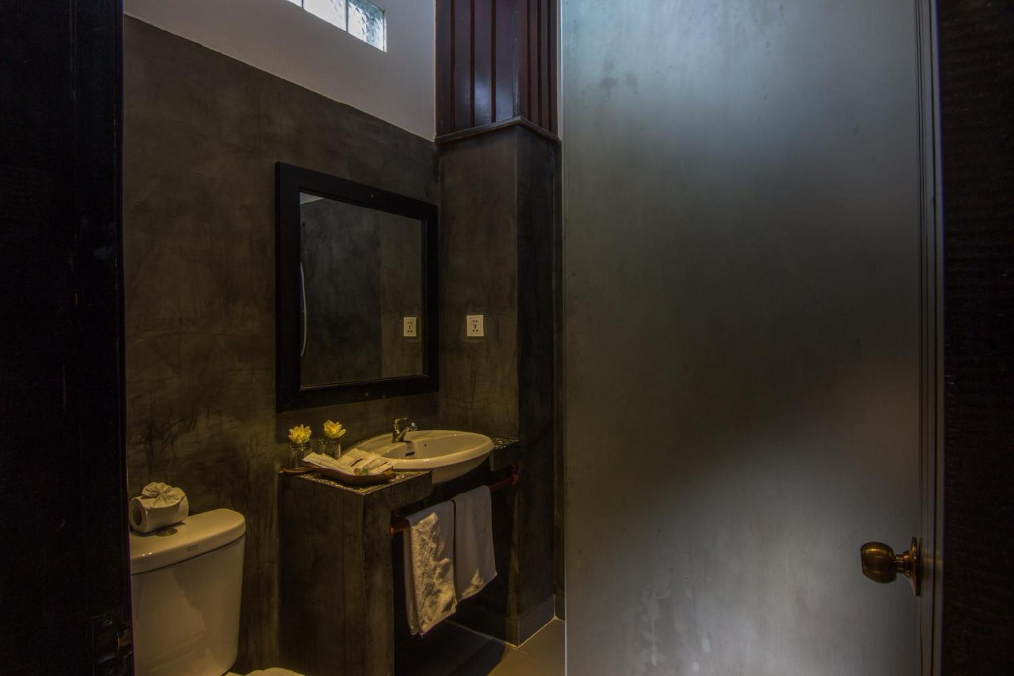 Deluxe Double Room with Balcony photo 3