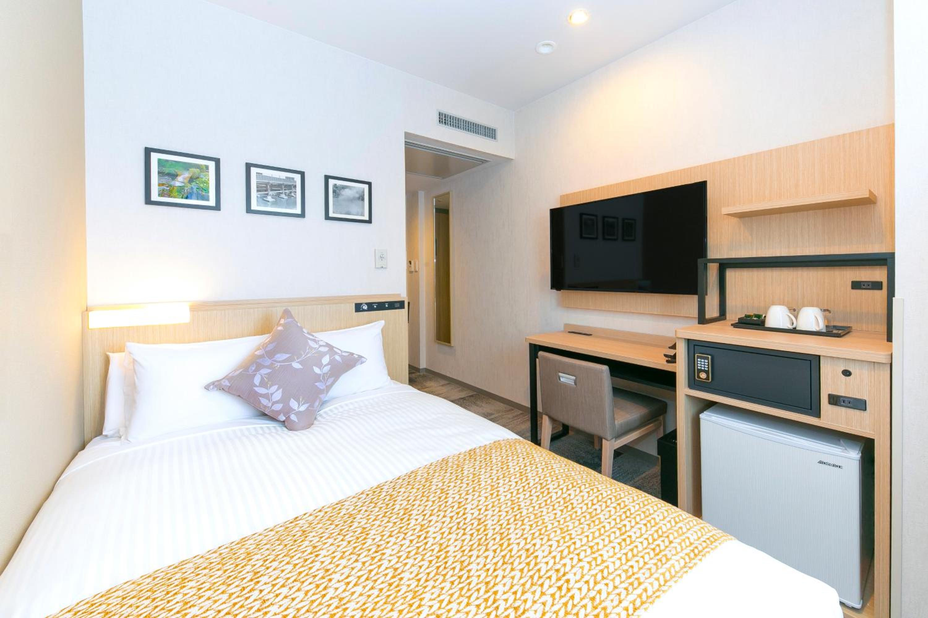 Standard Single Room - Smoking - Eco Plan photo 1