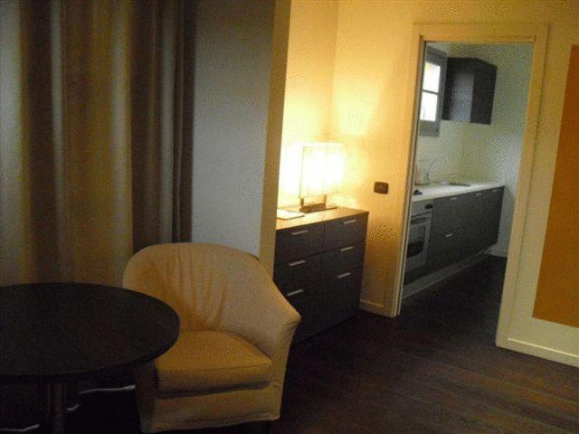 Suite - Photo 11