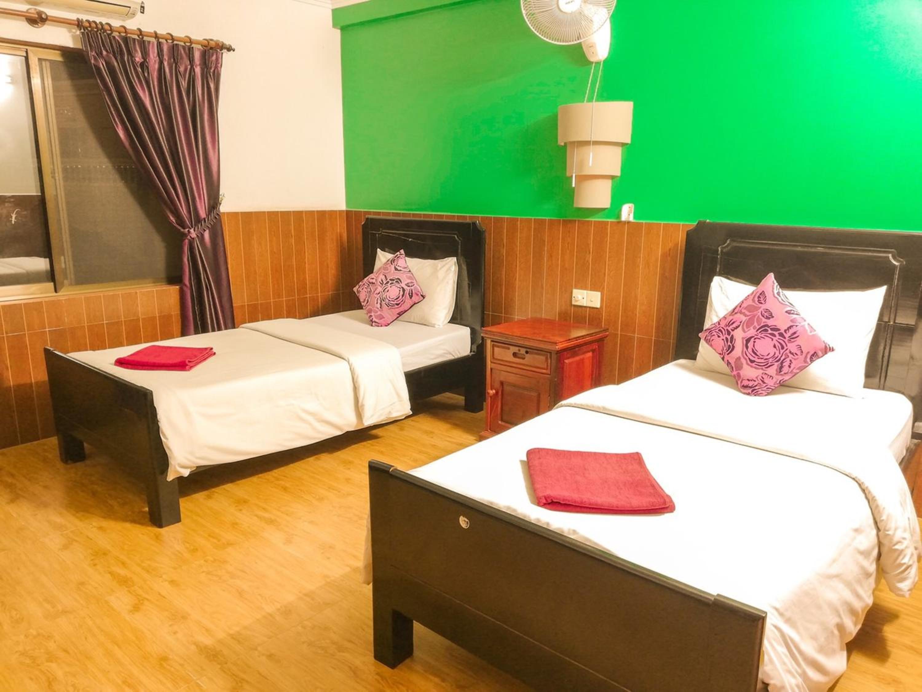 Standard Twin Room - Photo 3
