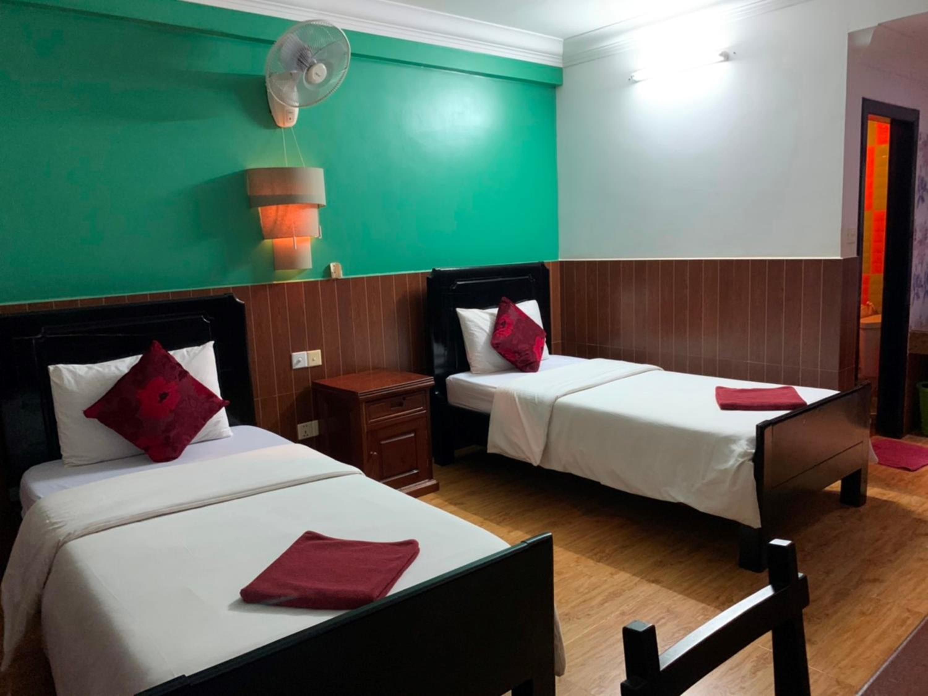 Standard Twin Room - Photo 4