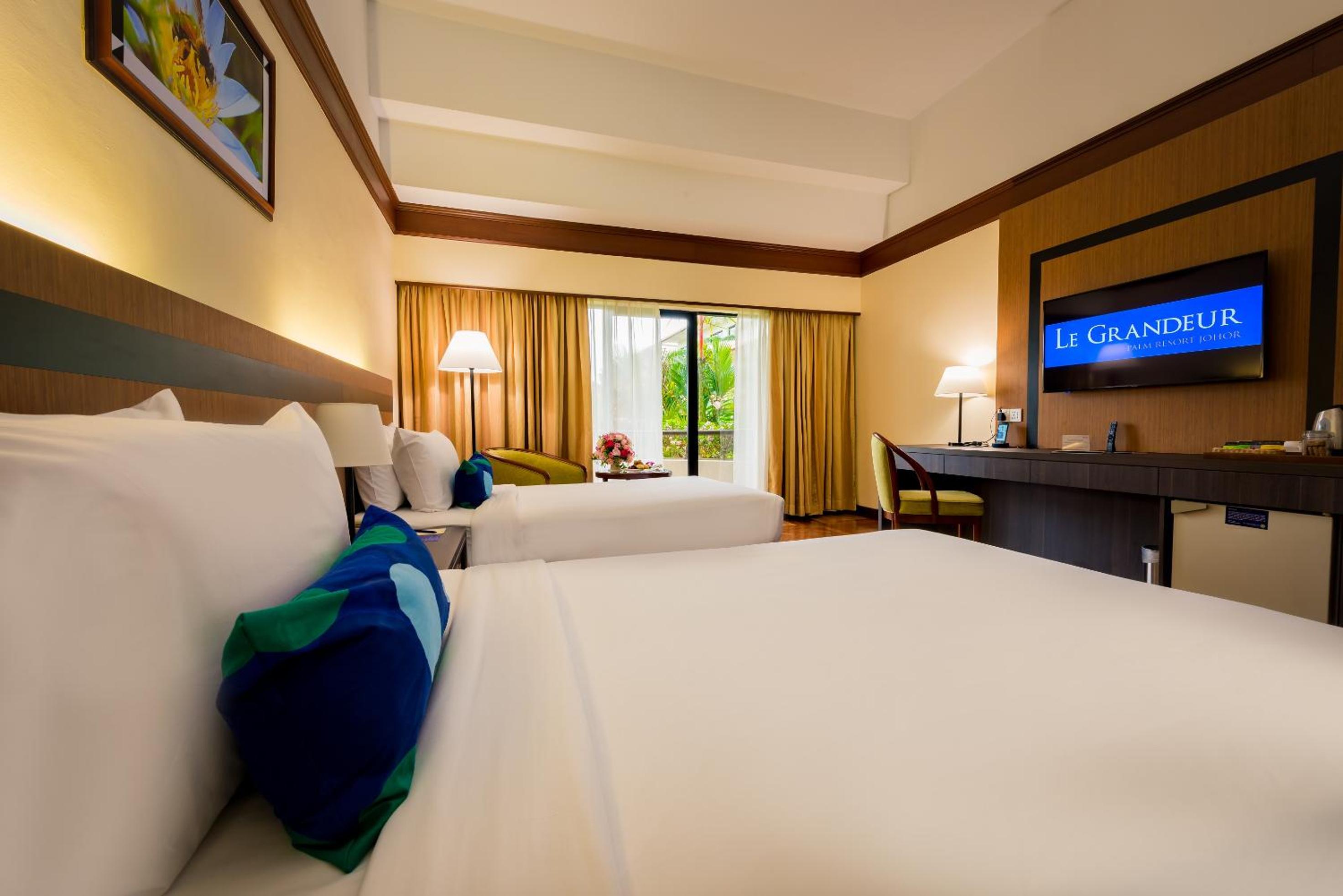 Premier Deluxe Twin Room photo 2