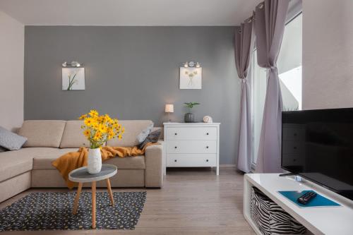 One-Bedroom Apartment with Sea View
