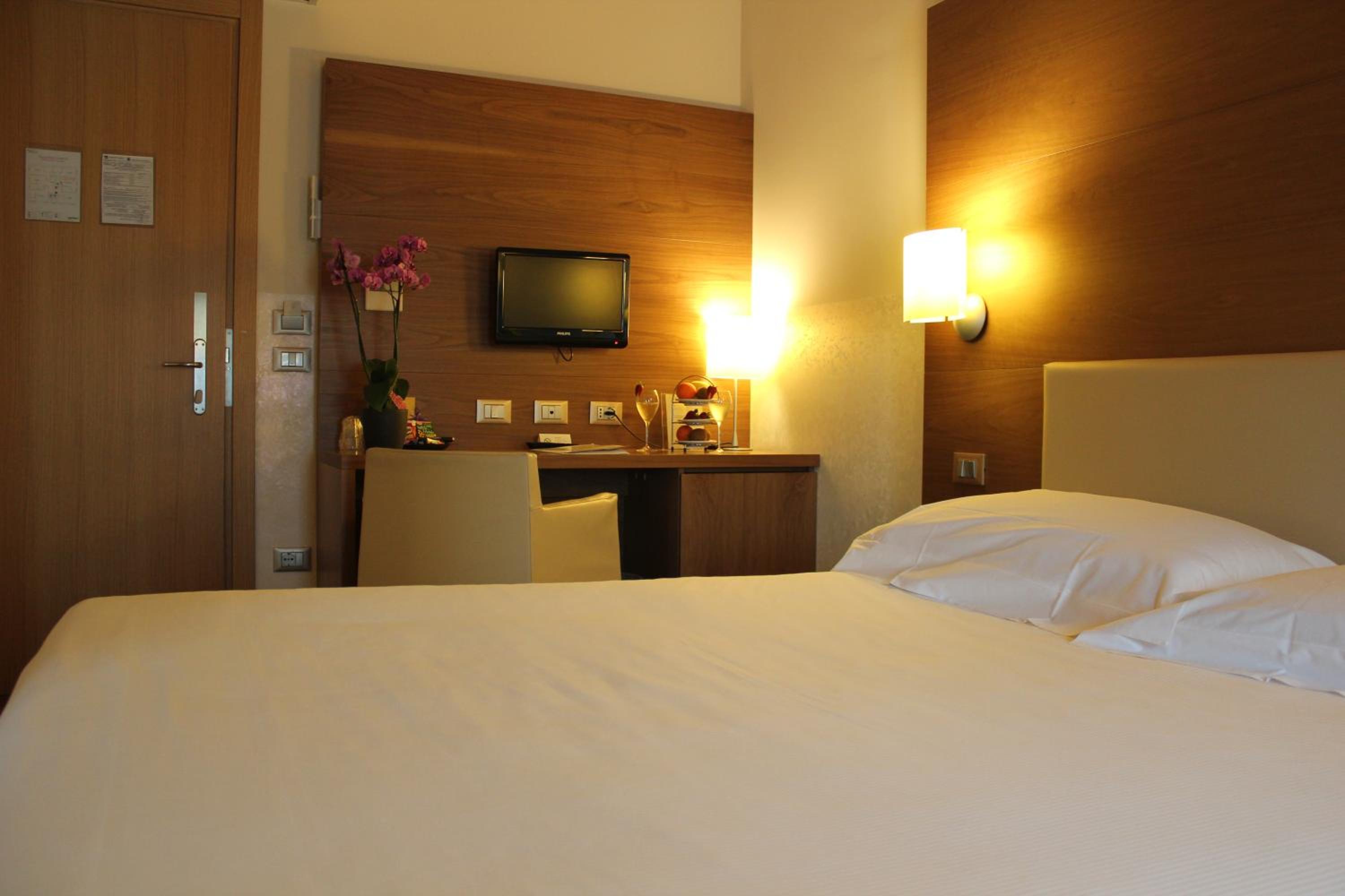Double Room - Photo 2