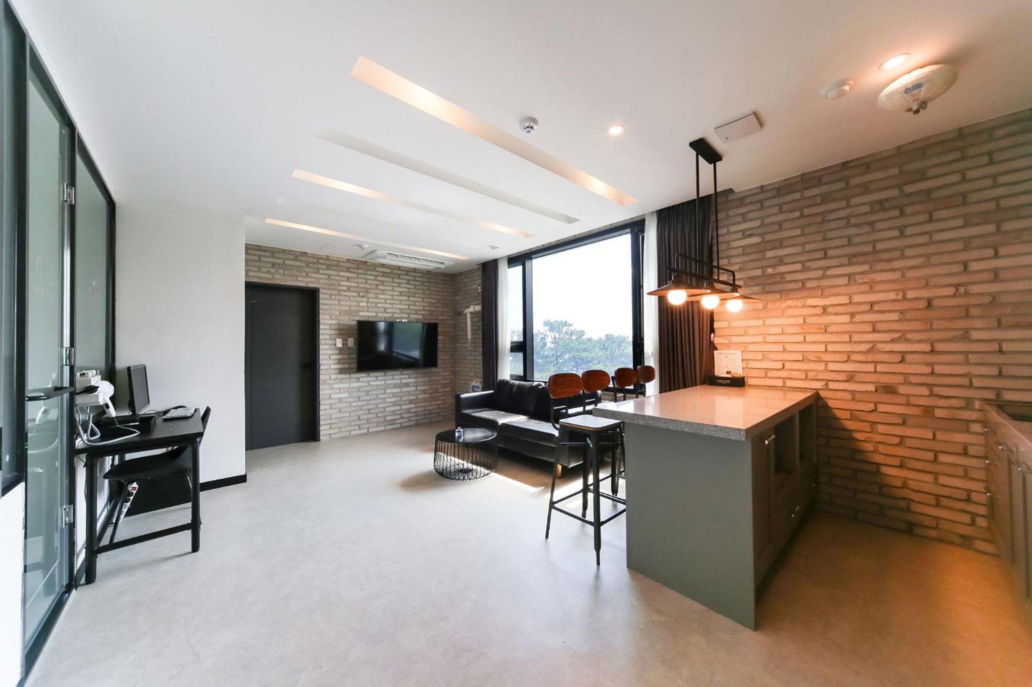 Superior Family Room - Photo 1