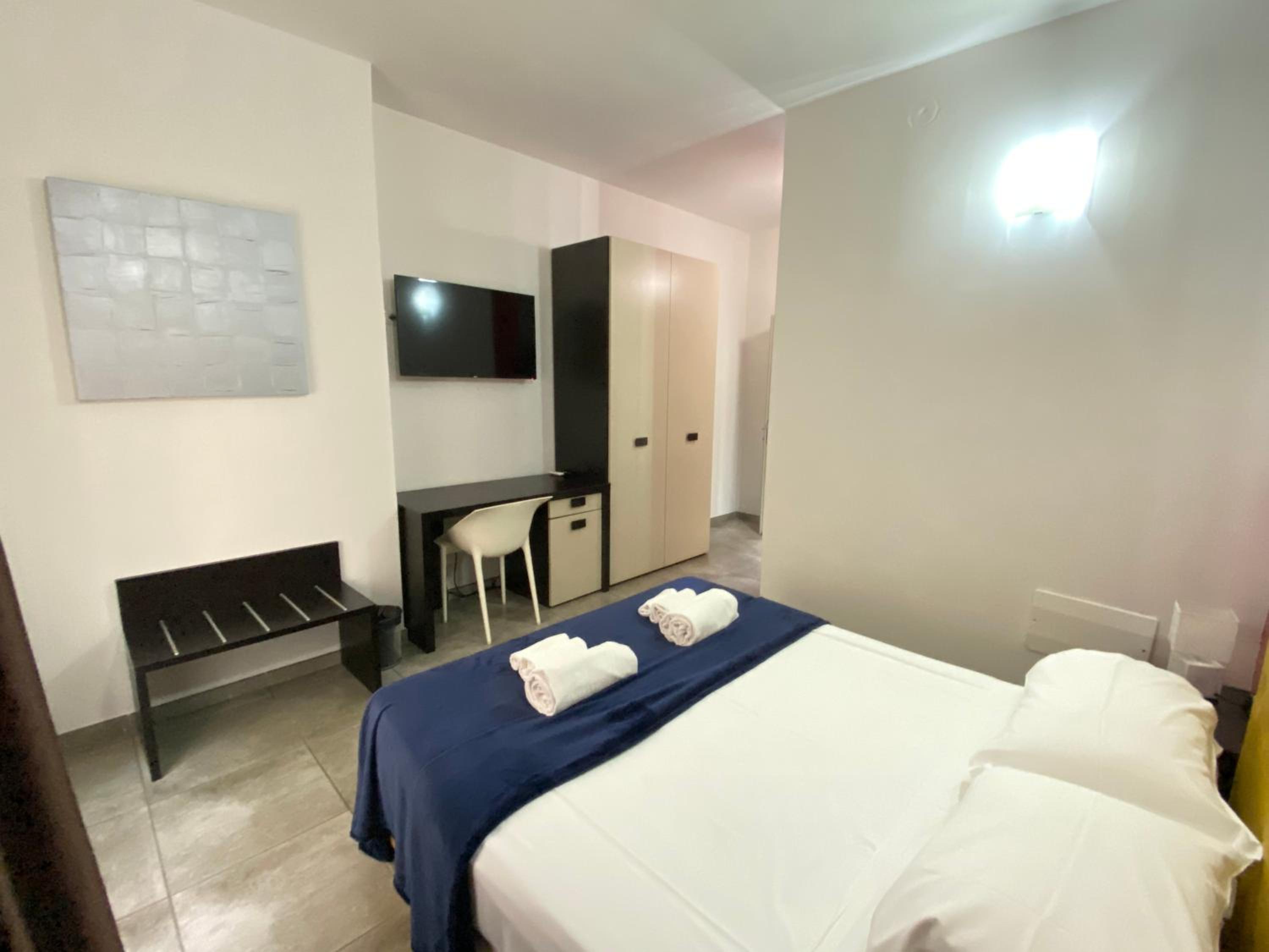 Queen Room with Spa Bath - Photo 24