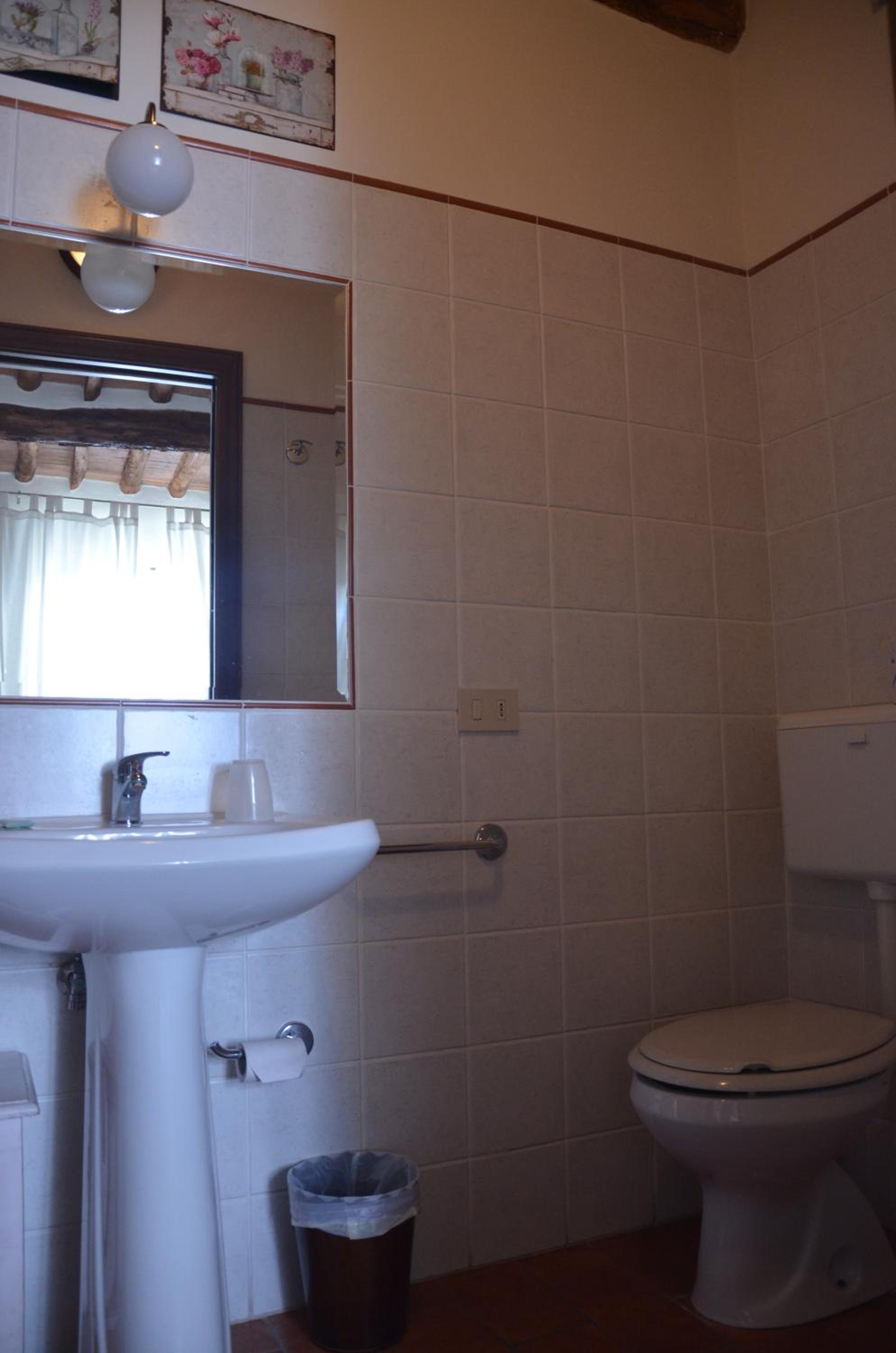 Double Room - Photo 5