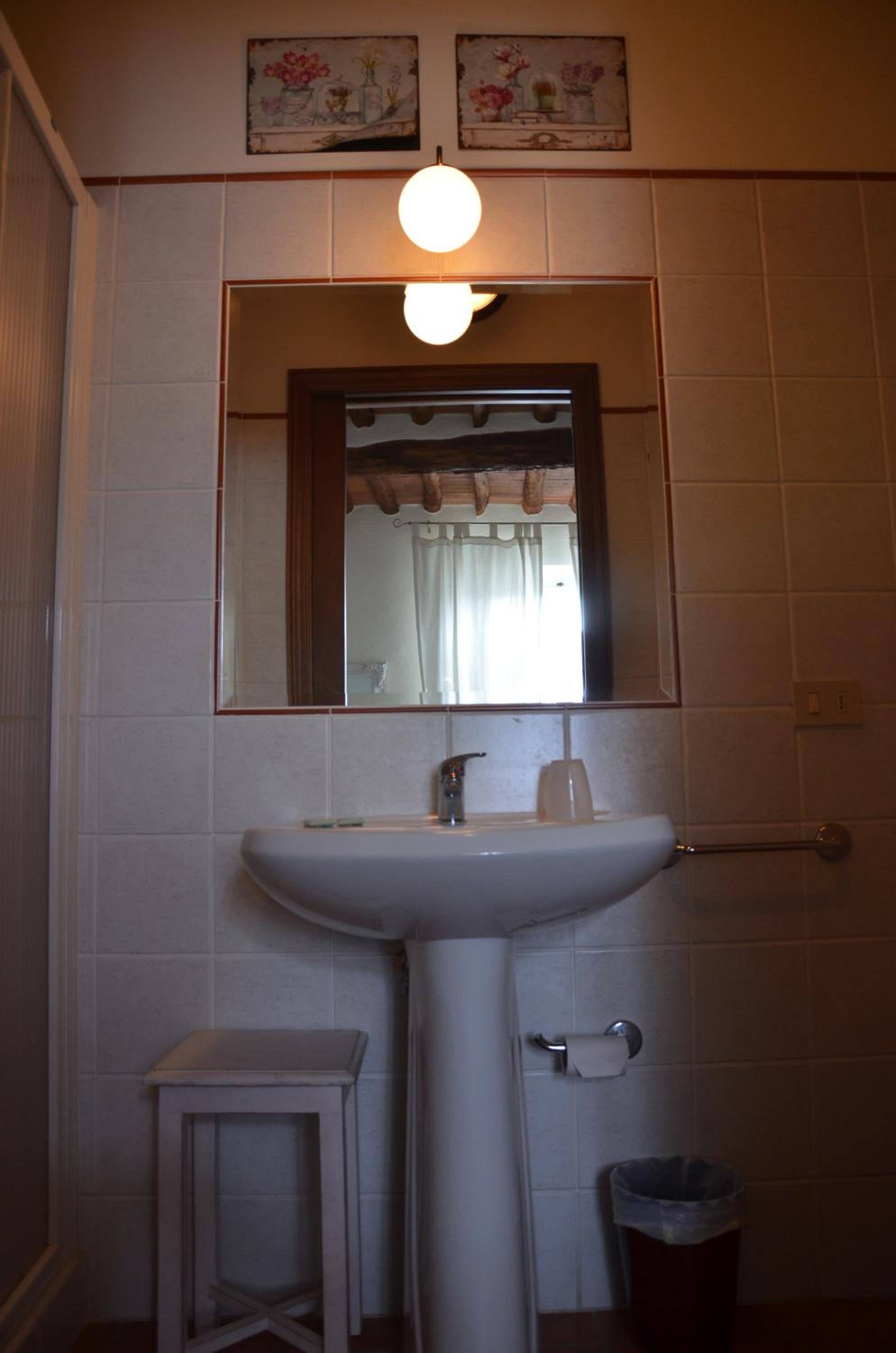 Double Room - Photo 6
