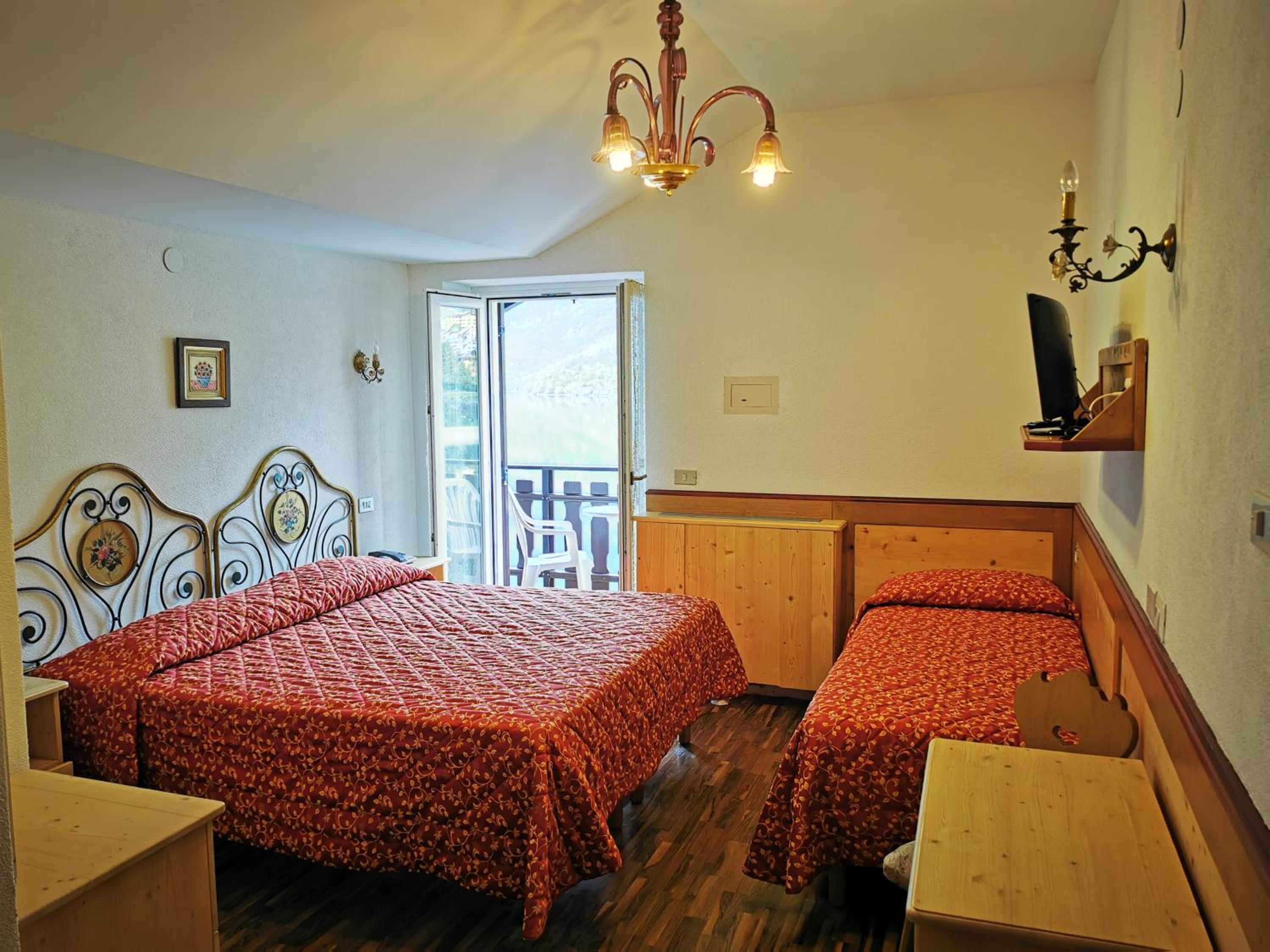 Triple Room with Balcony and Lake View photo 1