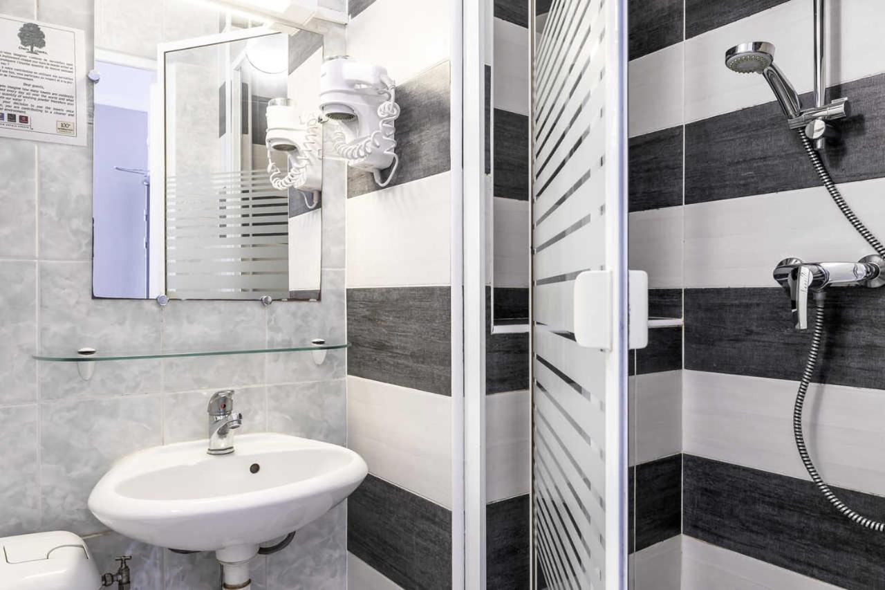 Classic Triple Room - Photo 4