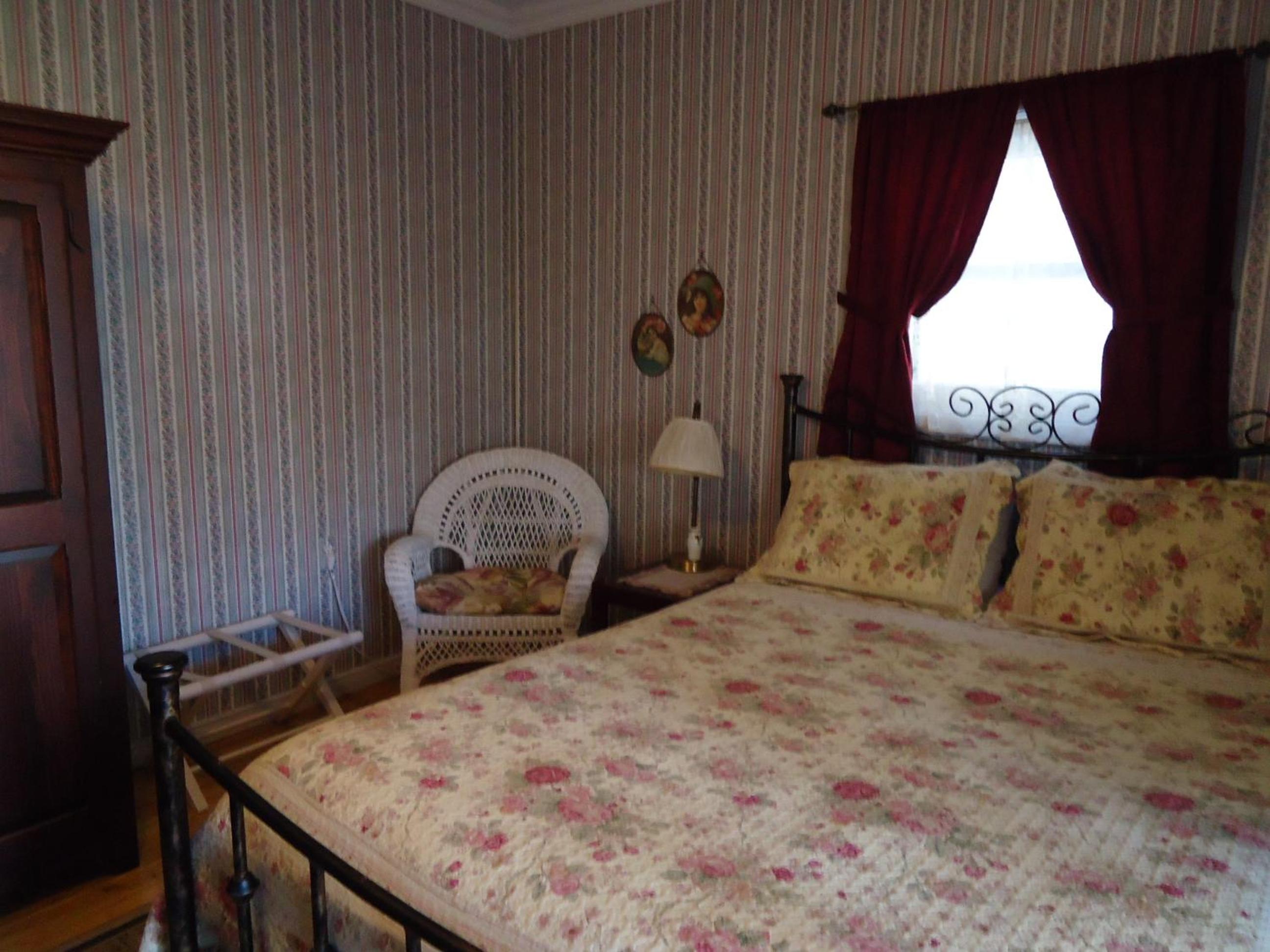 Queen Room photo 3