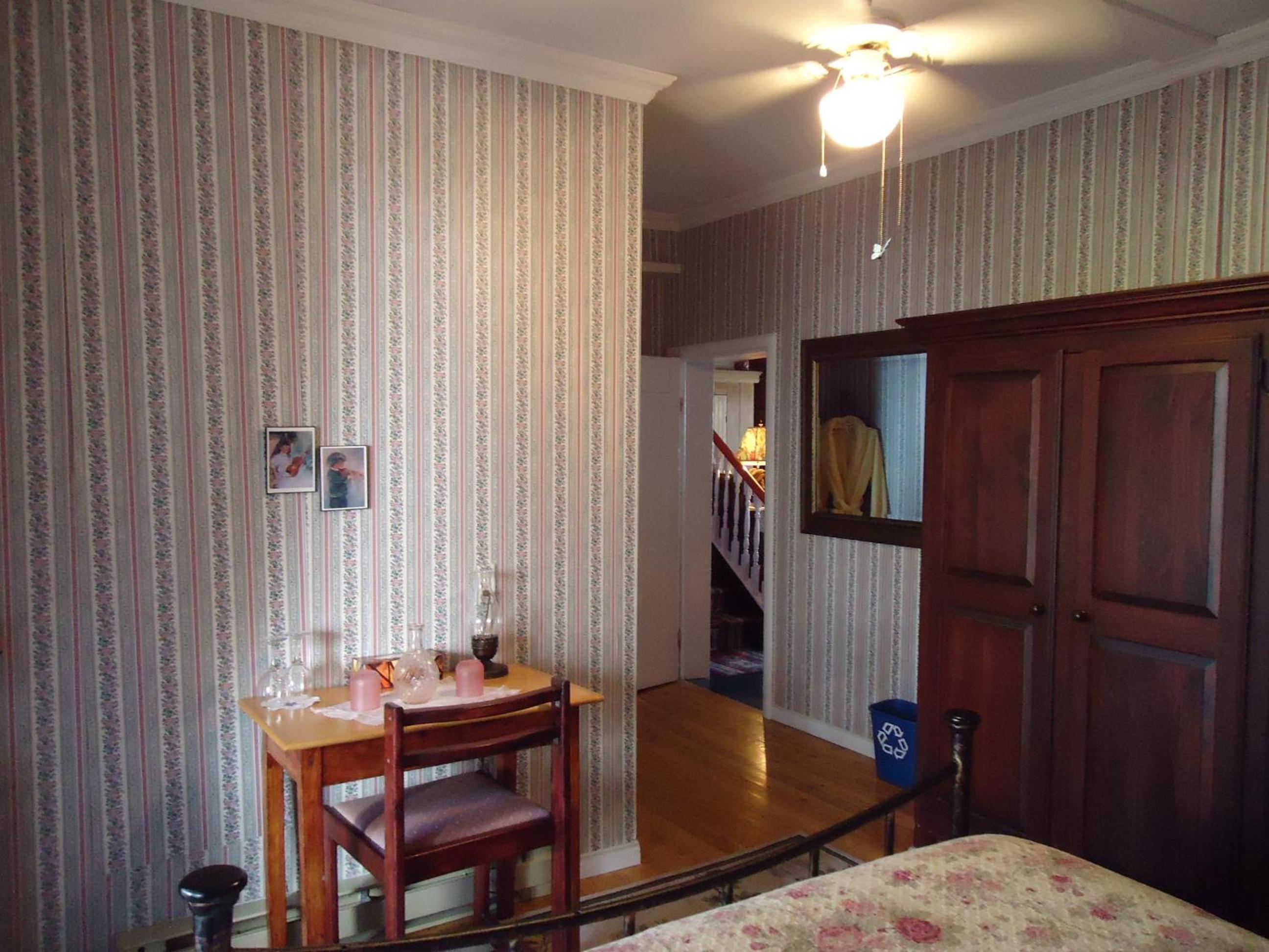 Queen Room photo 1