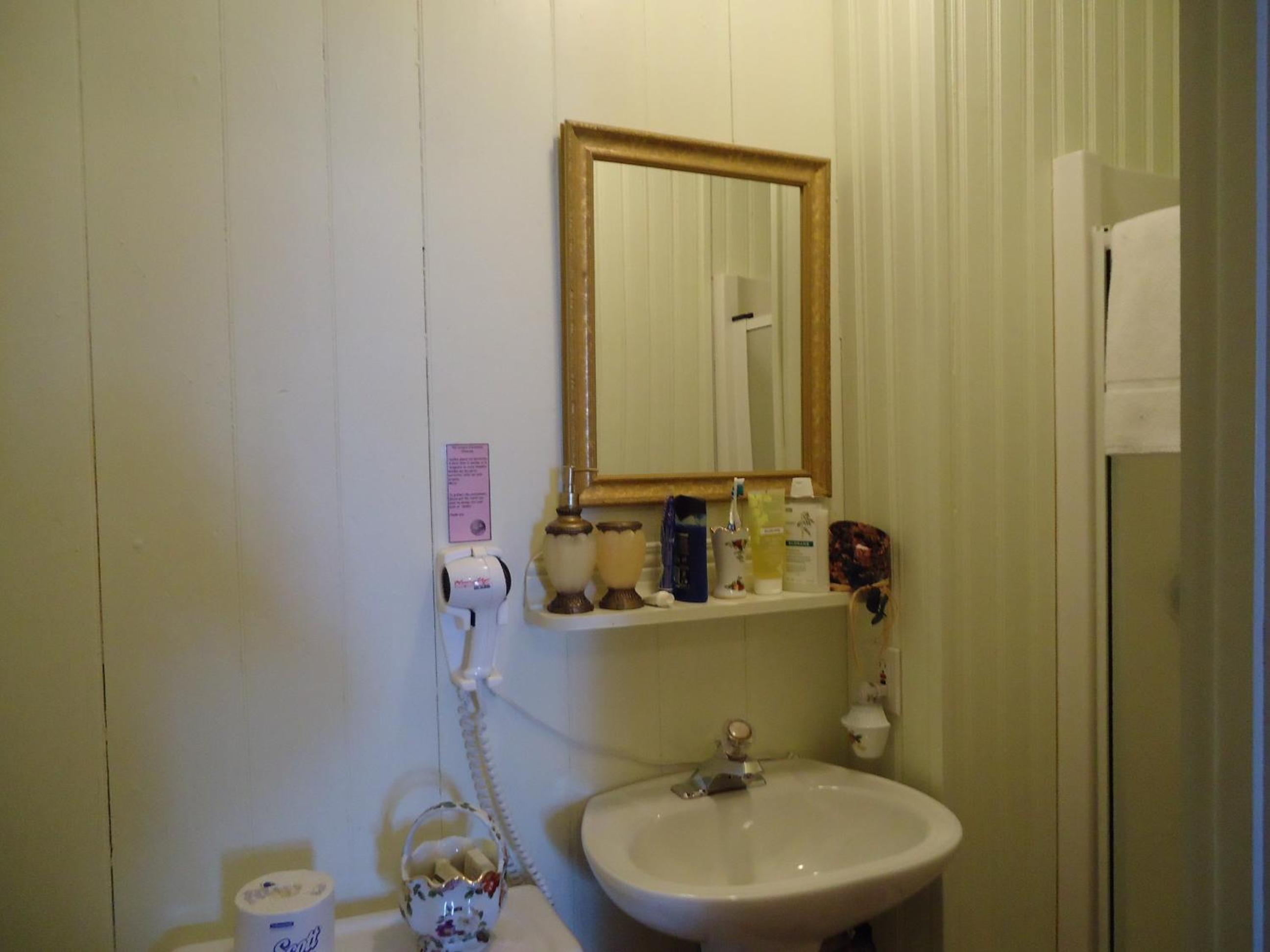 Two-Bedroom Suite photo 3
