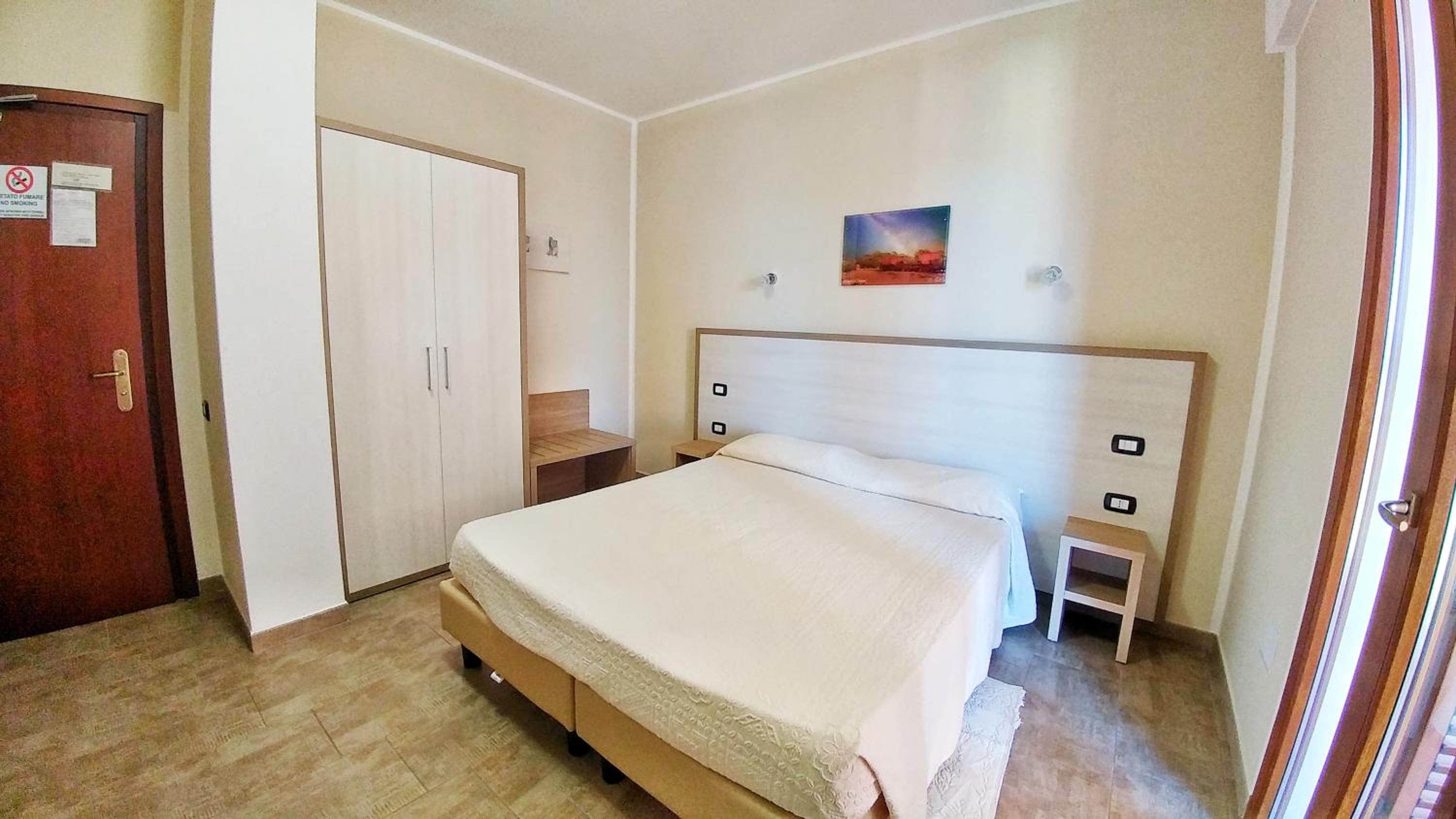 Deluxe Double or Twin Room with Balcony - Photo 7