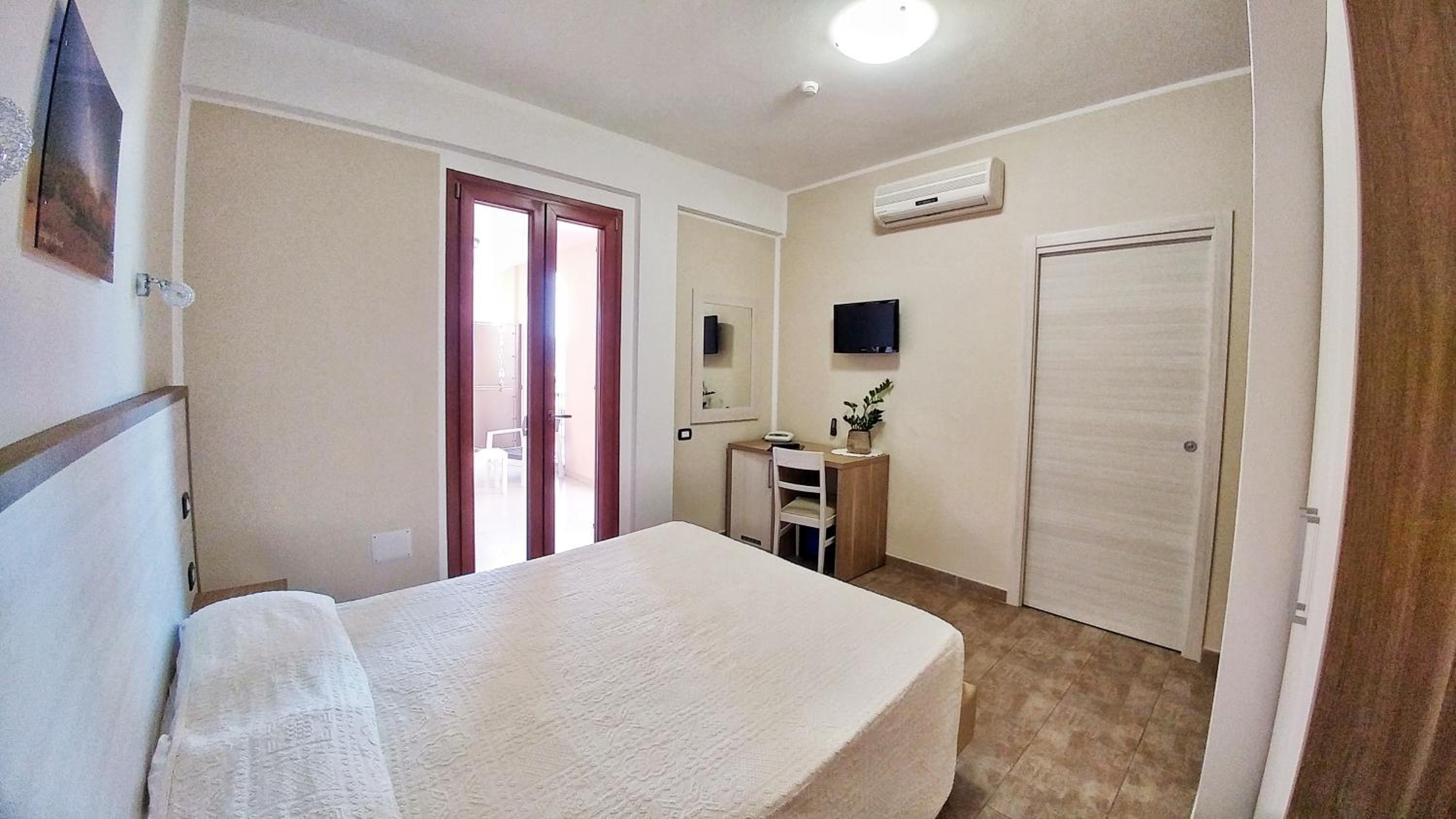 Deluxe Double or Twin Room with Balcony - Photo 6