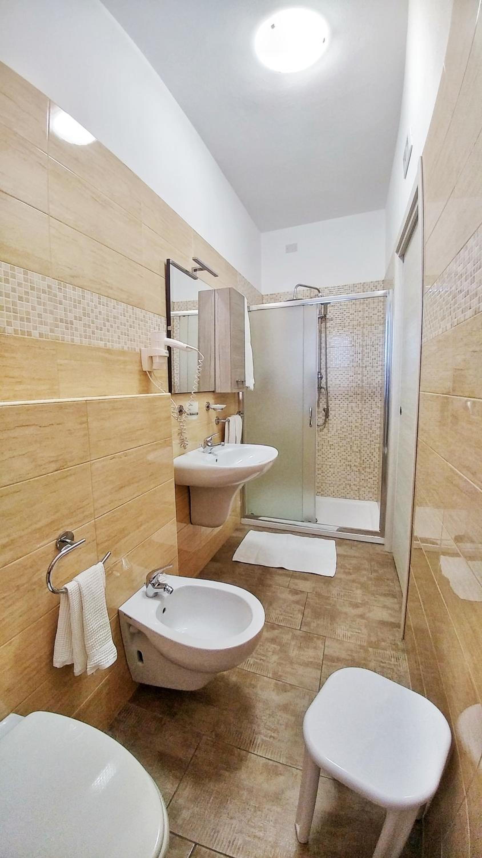 Deluxe Double or Twin Room with Balcony - Photo 5