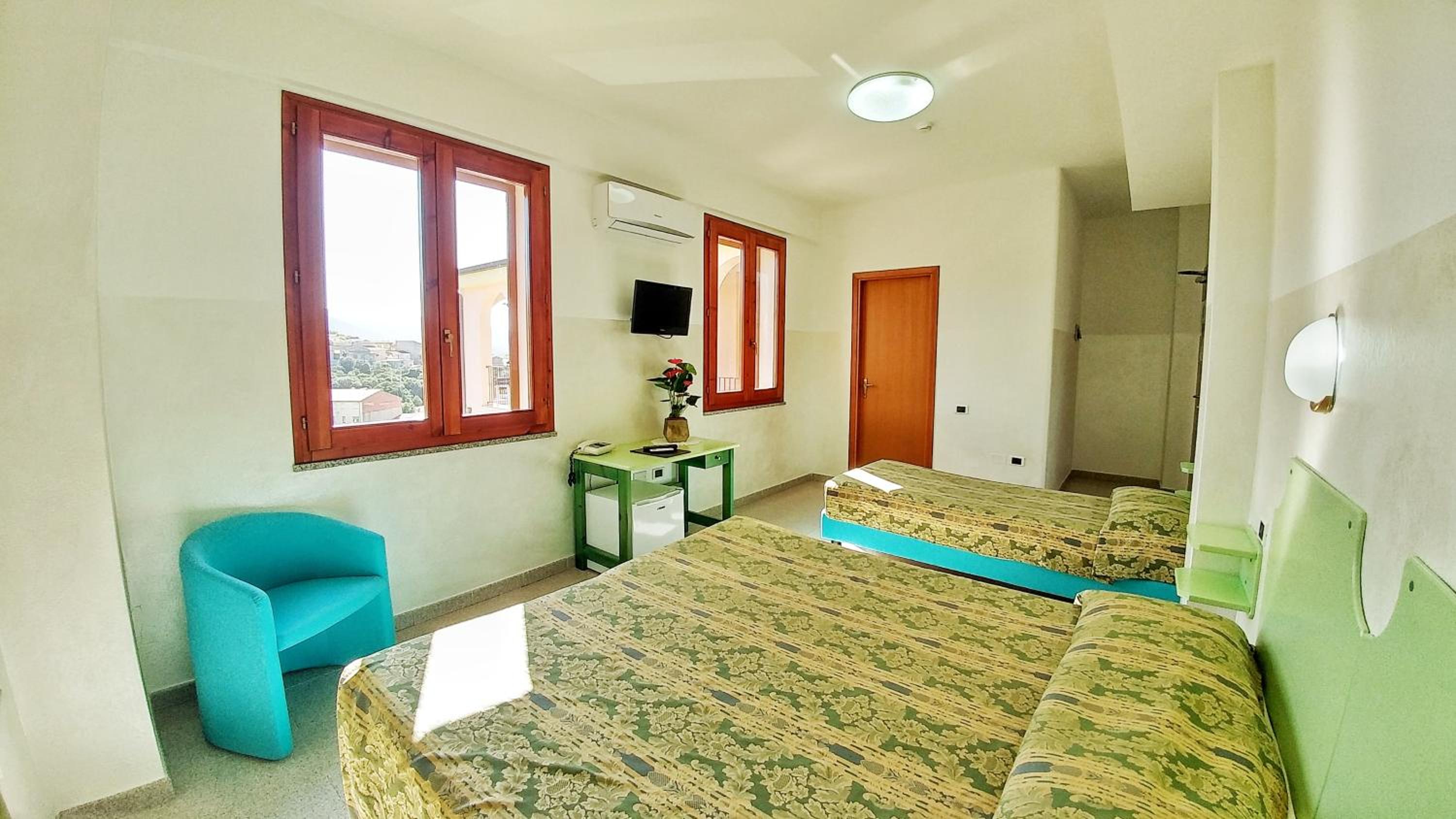 Triple Room with Garden View - Photo 4