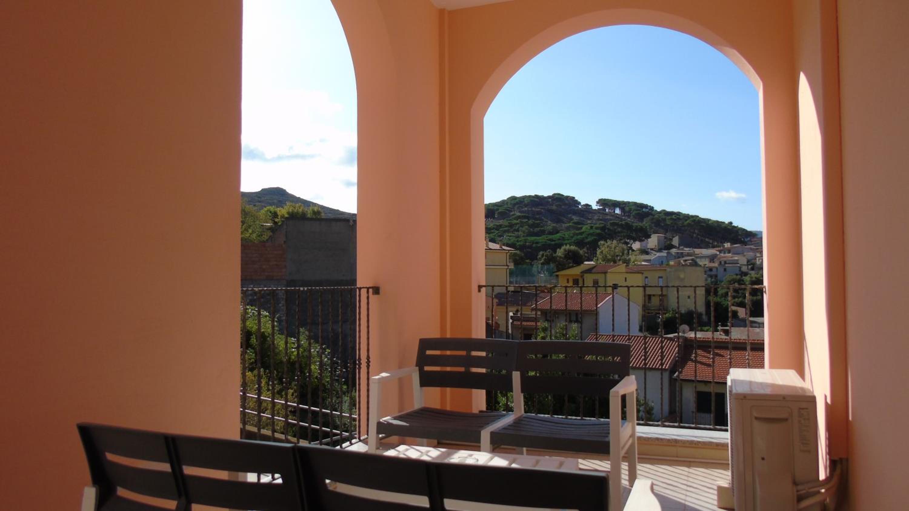 Quadruple Room with Balcony - Photo 6