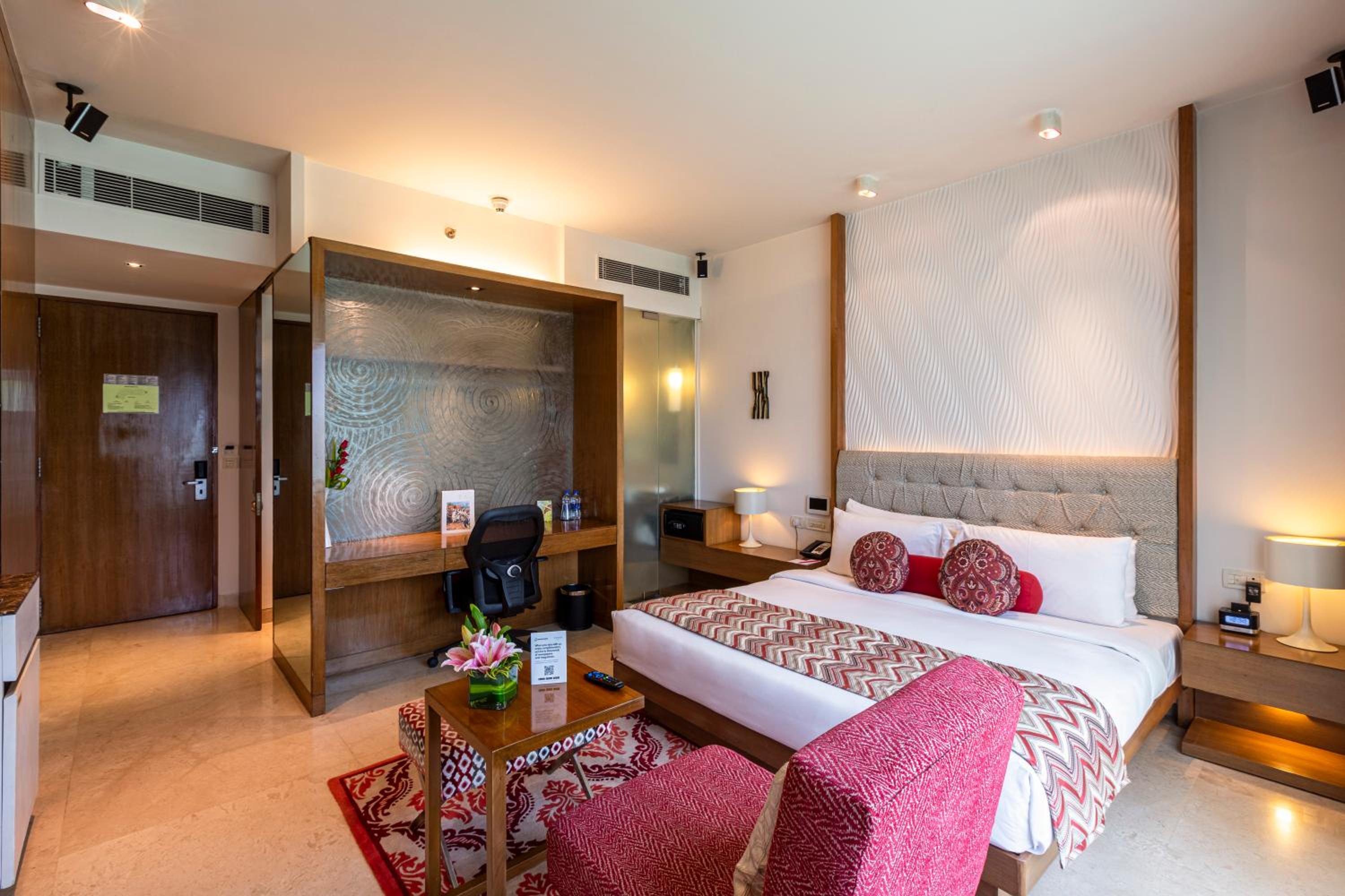Deluxe Room Garden View Queen Bed