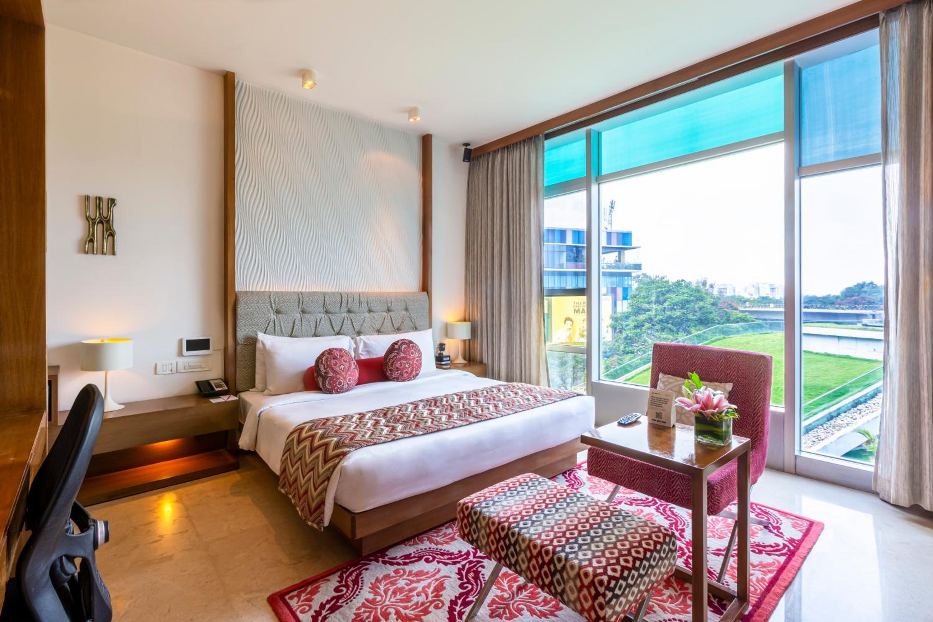Deluxe Room Garden View Queen Bed
