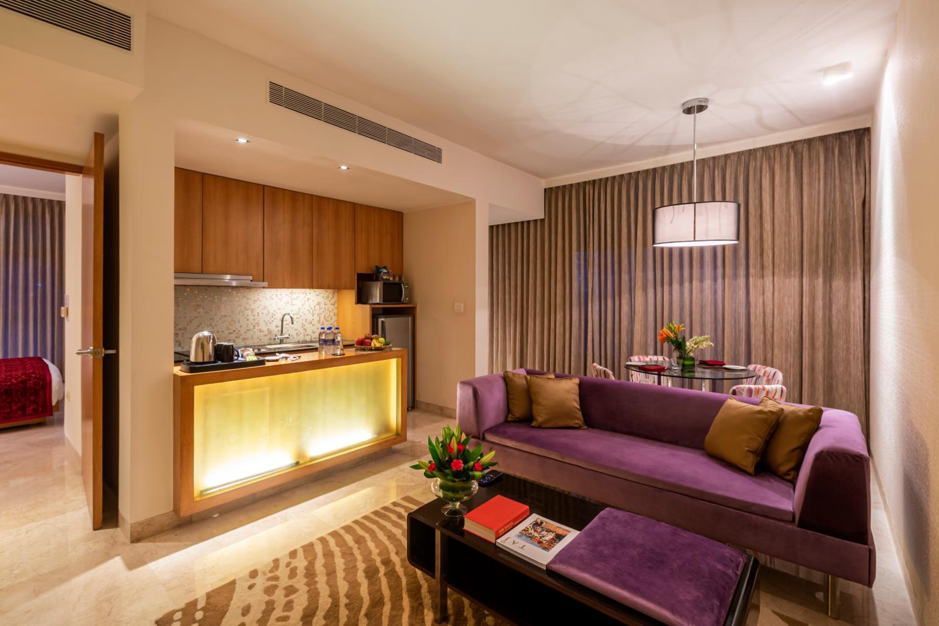 Premium Suite Pool View King Bed