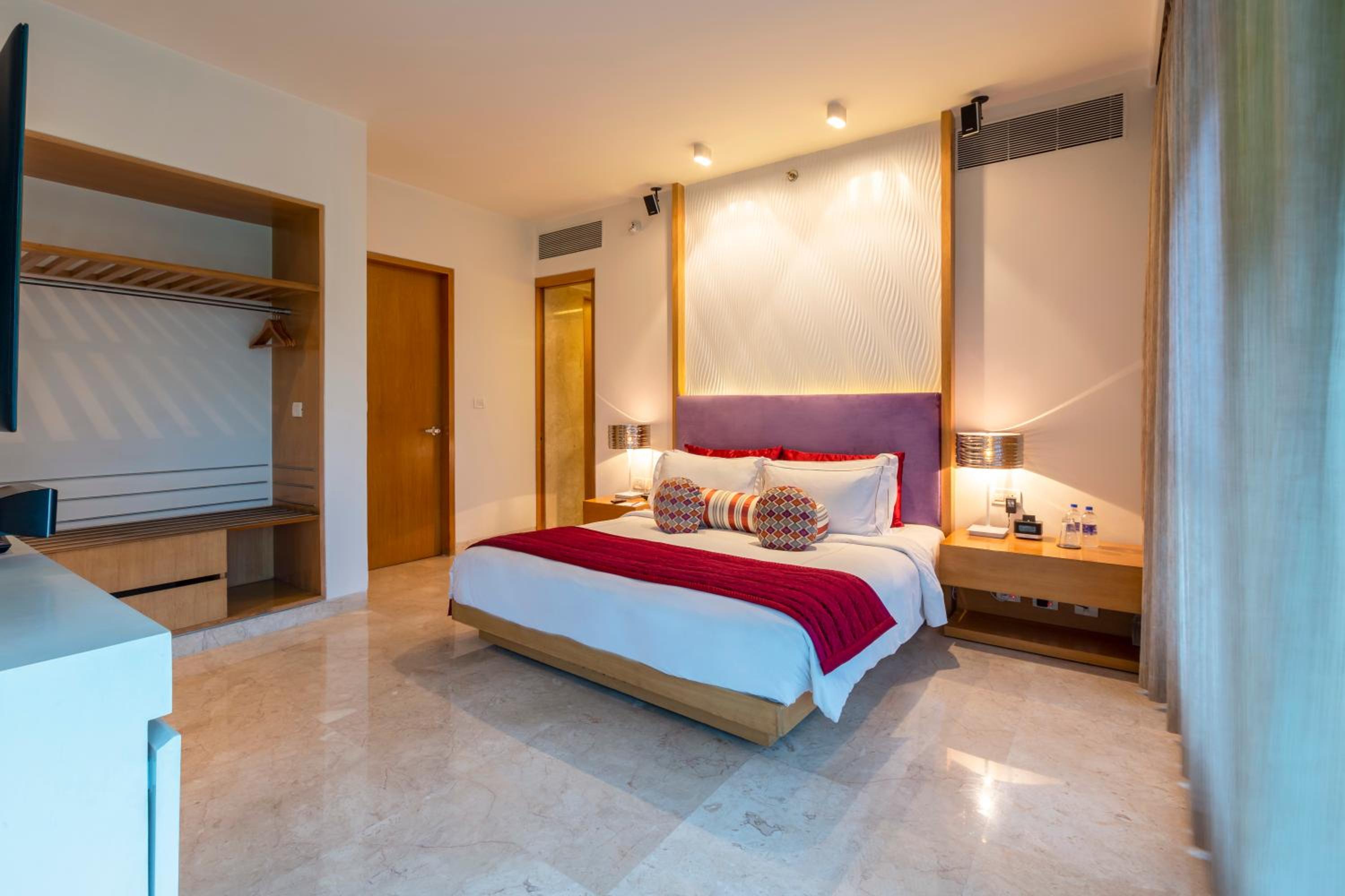 Premium Suite Pool View King Bed Premium Suite Pool View King Bed