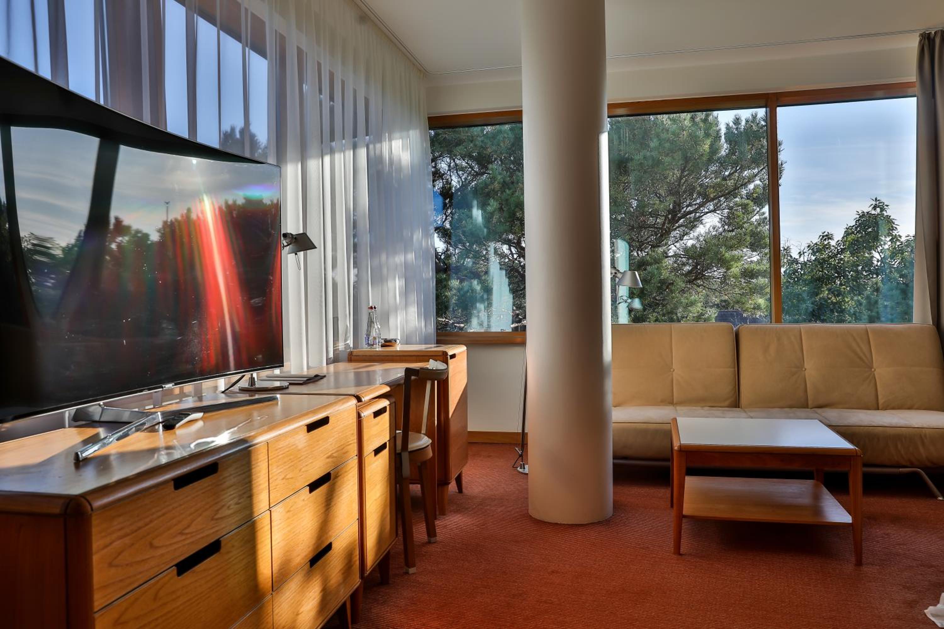Junior Suite with Spa Access - Building Luxury - Photo 5
