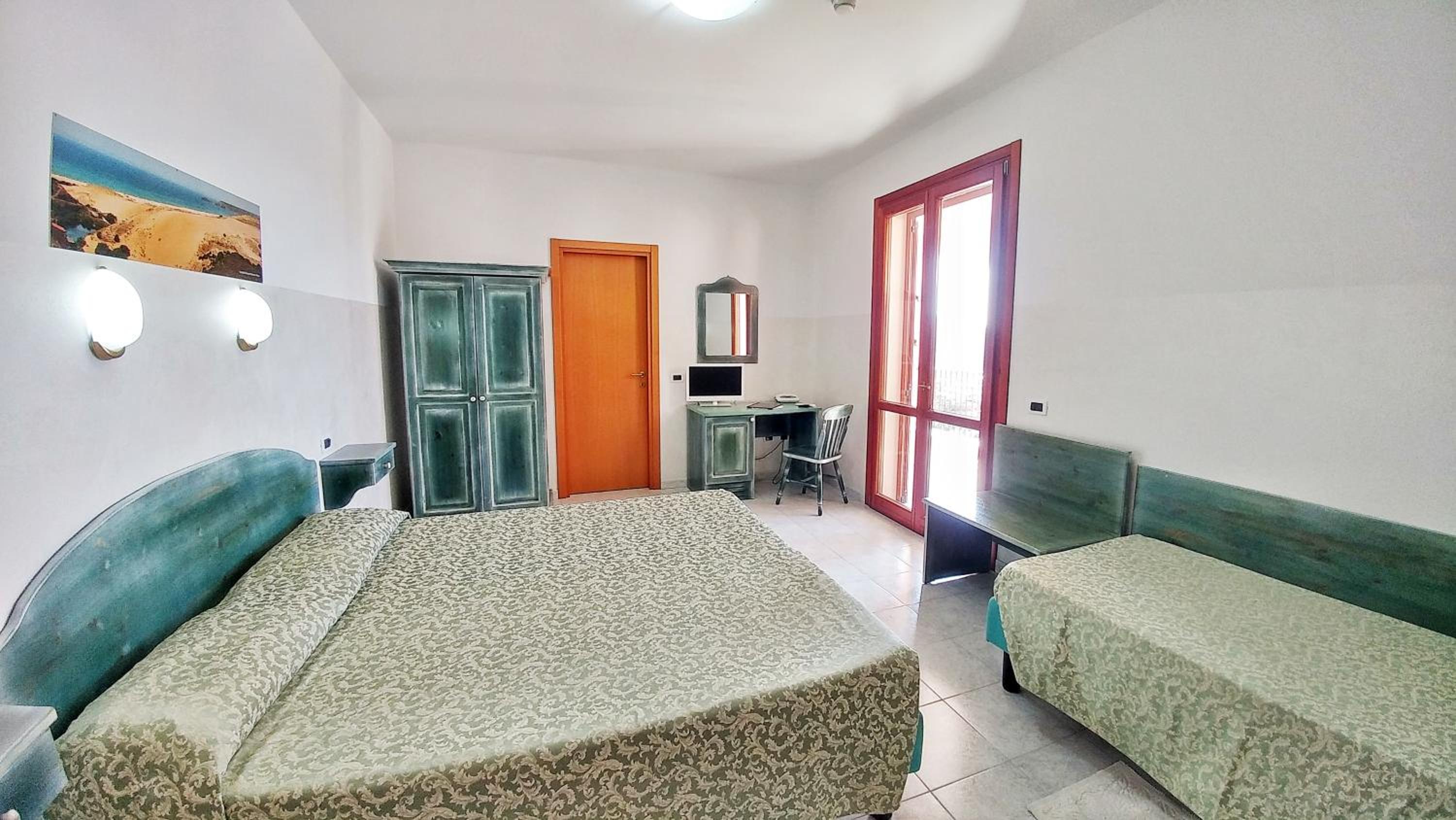 Triple Room with Balcony - Photo 3