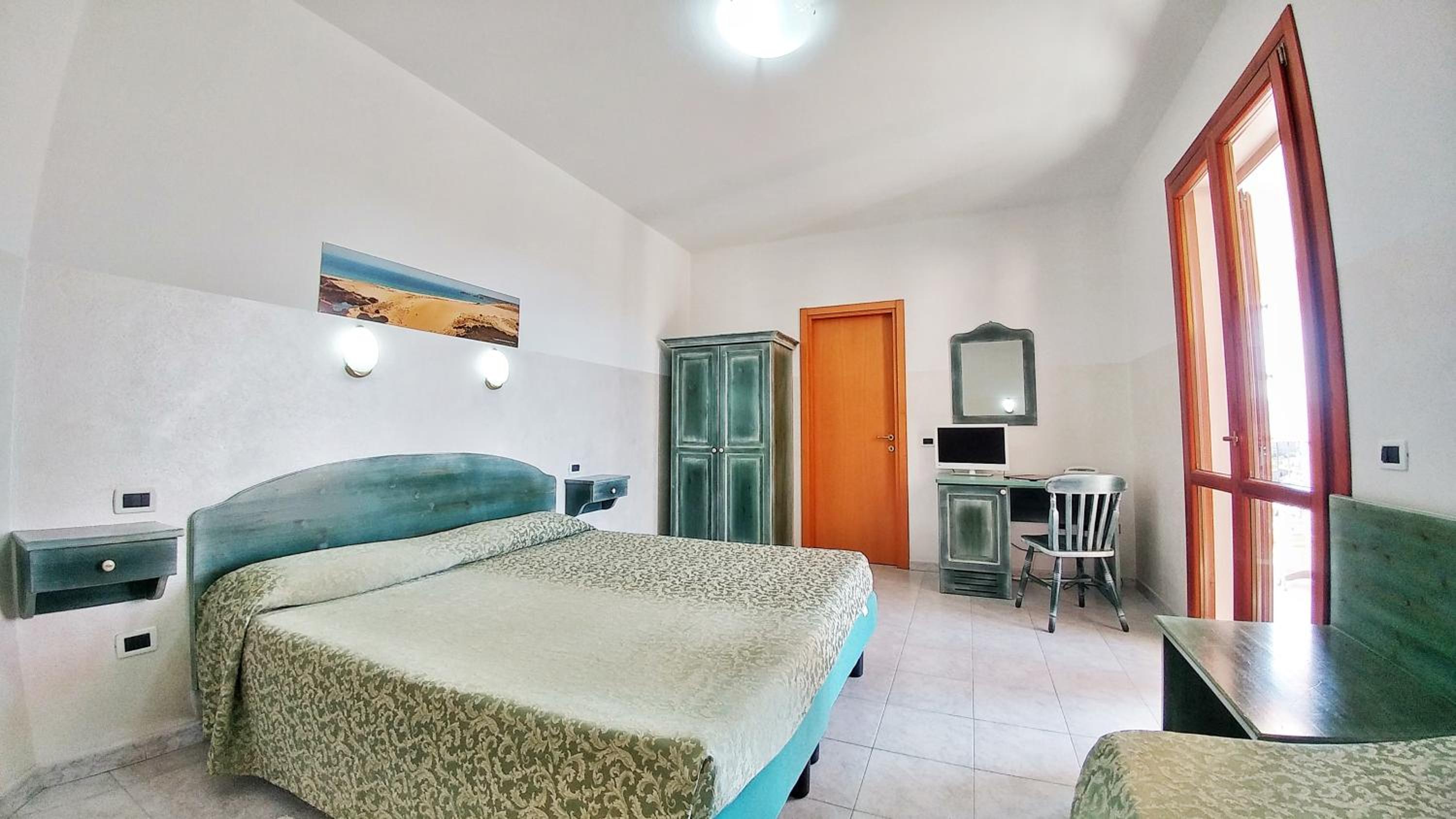 Triple Room with Balcony - Photo 2