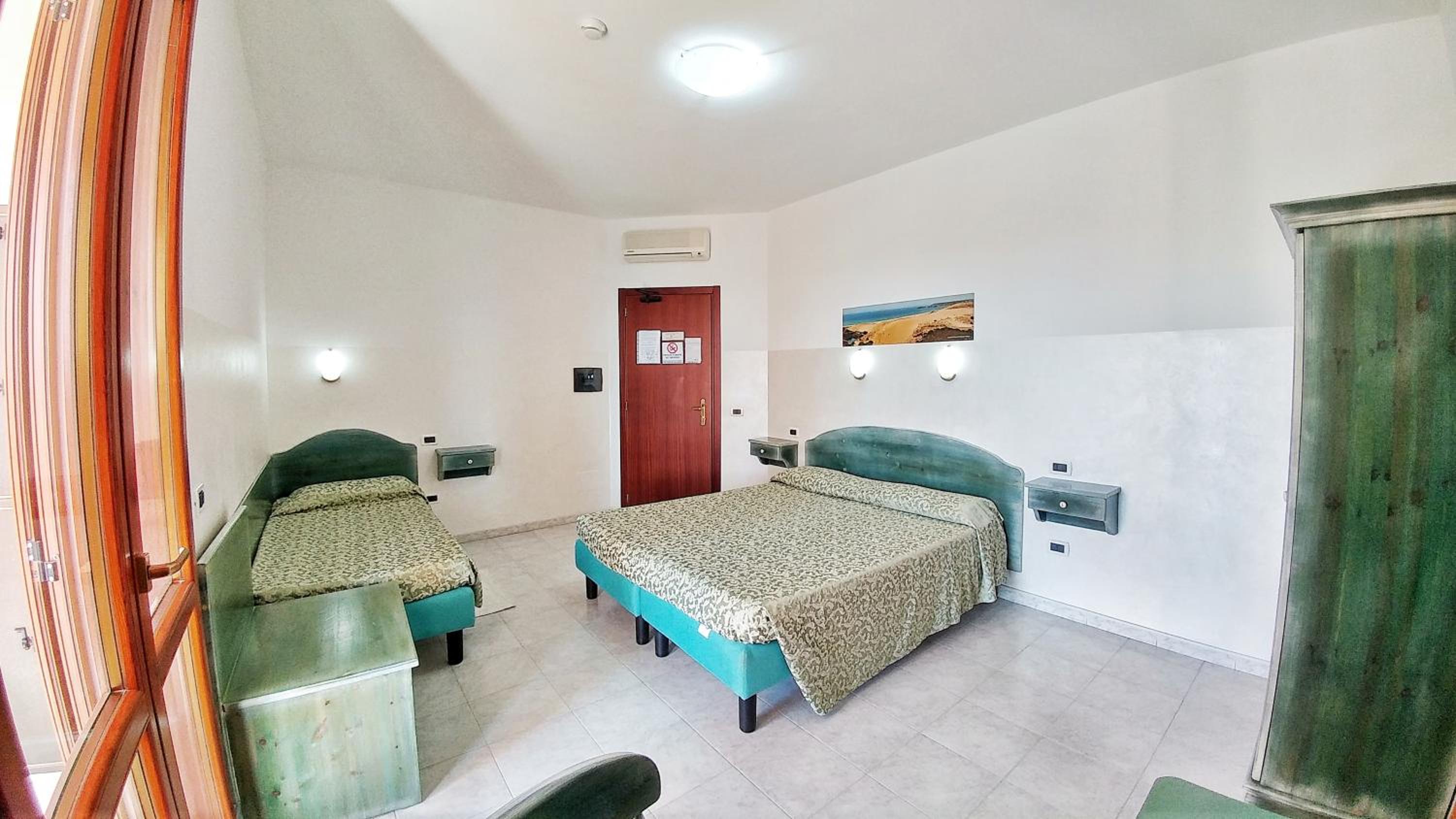 Triple Room with Balcony - Photo 1