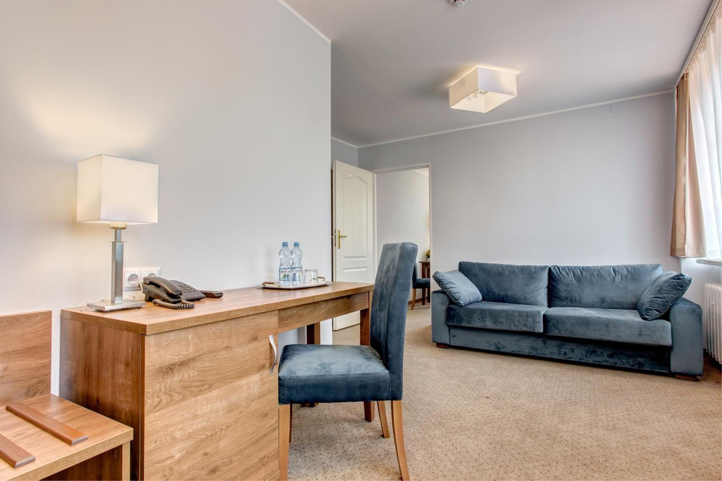 Suite building number 7