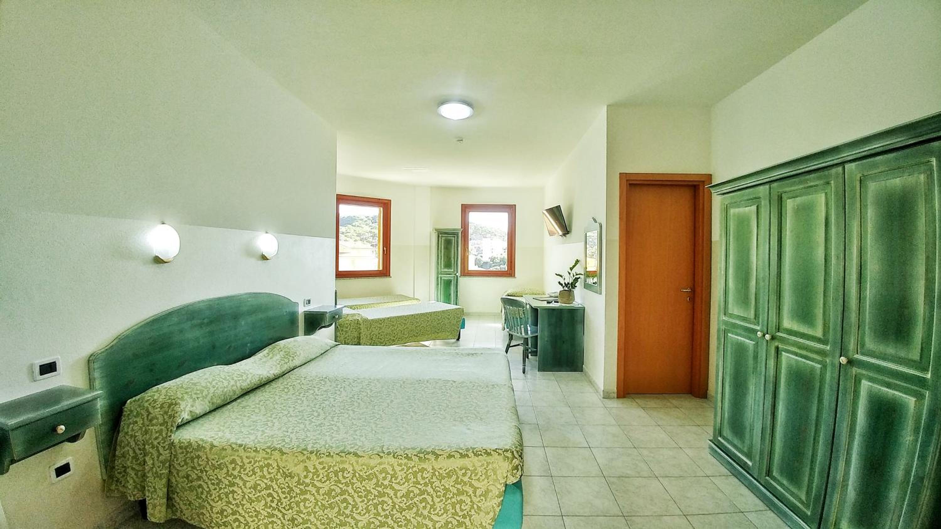 Quintuple Room with Garden View - Photo 2