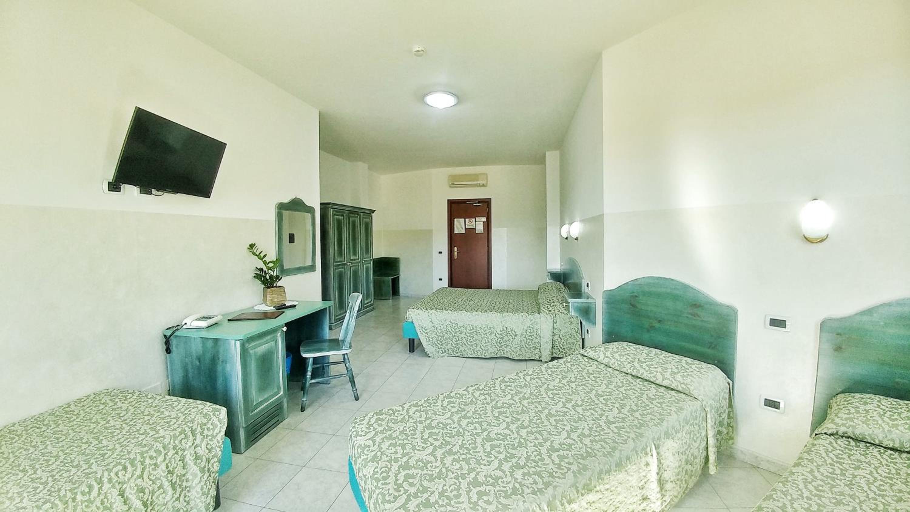 Quintuple Room with Garden View - Photo 4