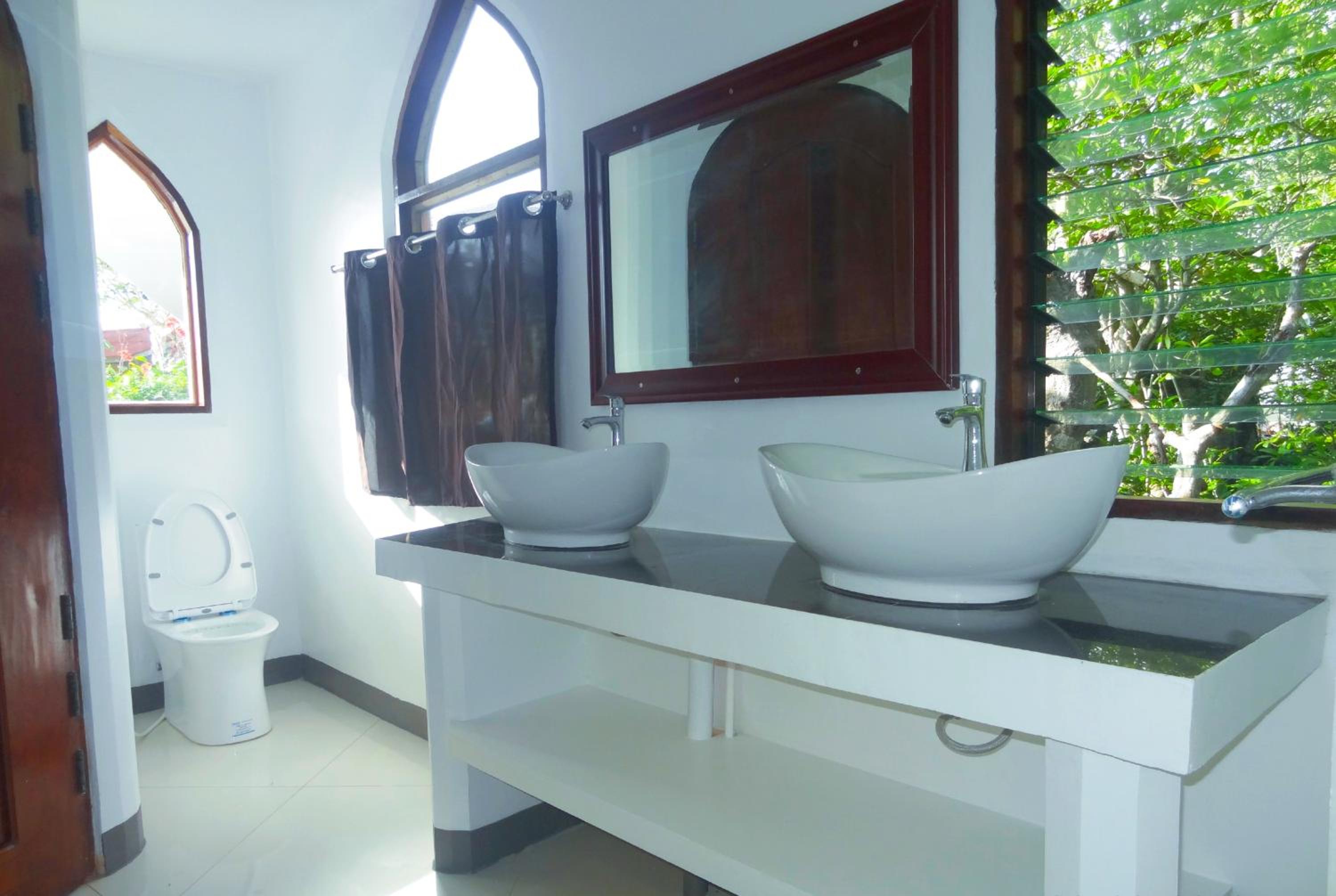 Family Room with Private Bathroom - Photo 8
