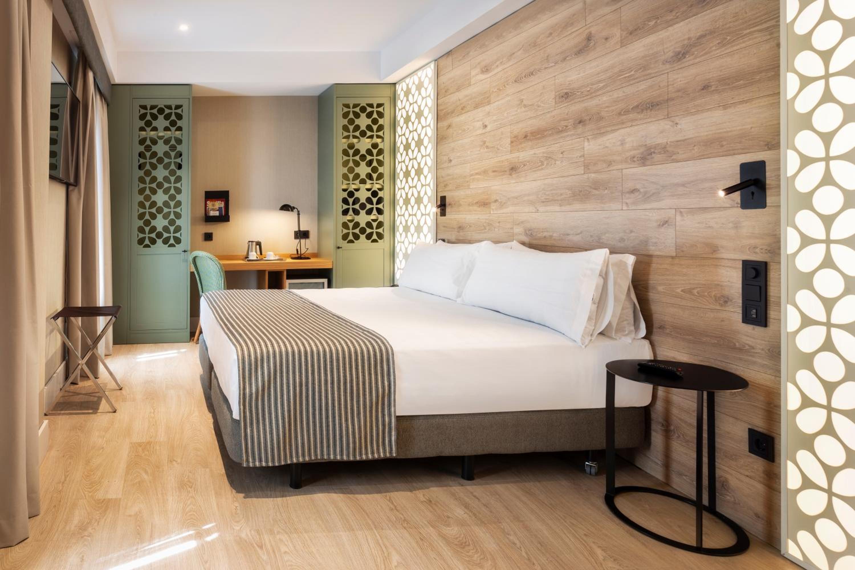 Premium Double or Twin Room photo 3
