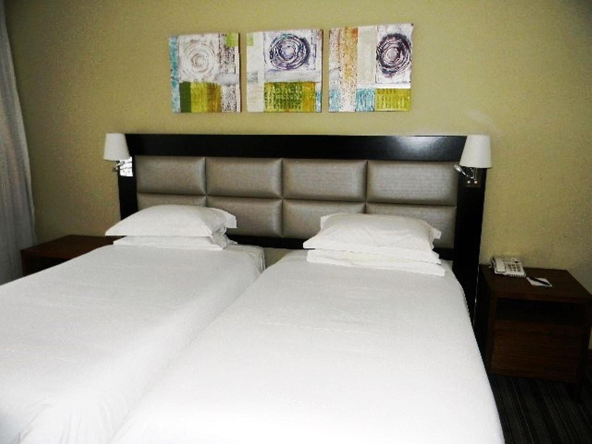Deluxe Room with twin beds - Photo 1