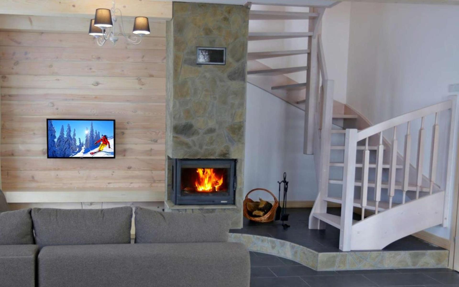 Apartment with Mountain View