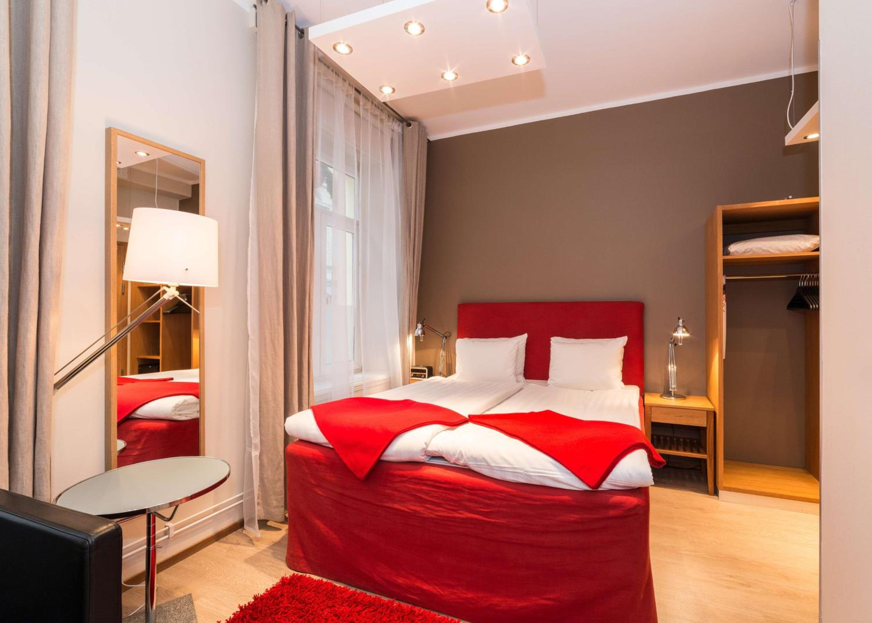Standard Double Room - Photo 9