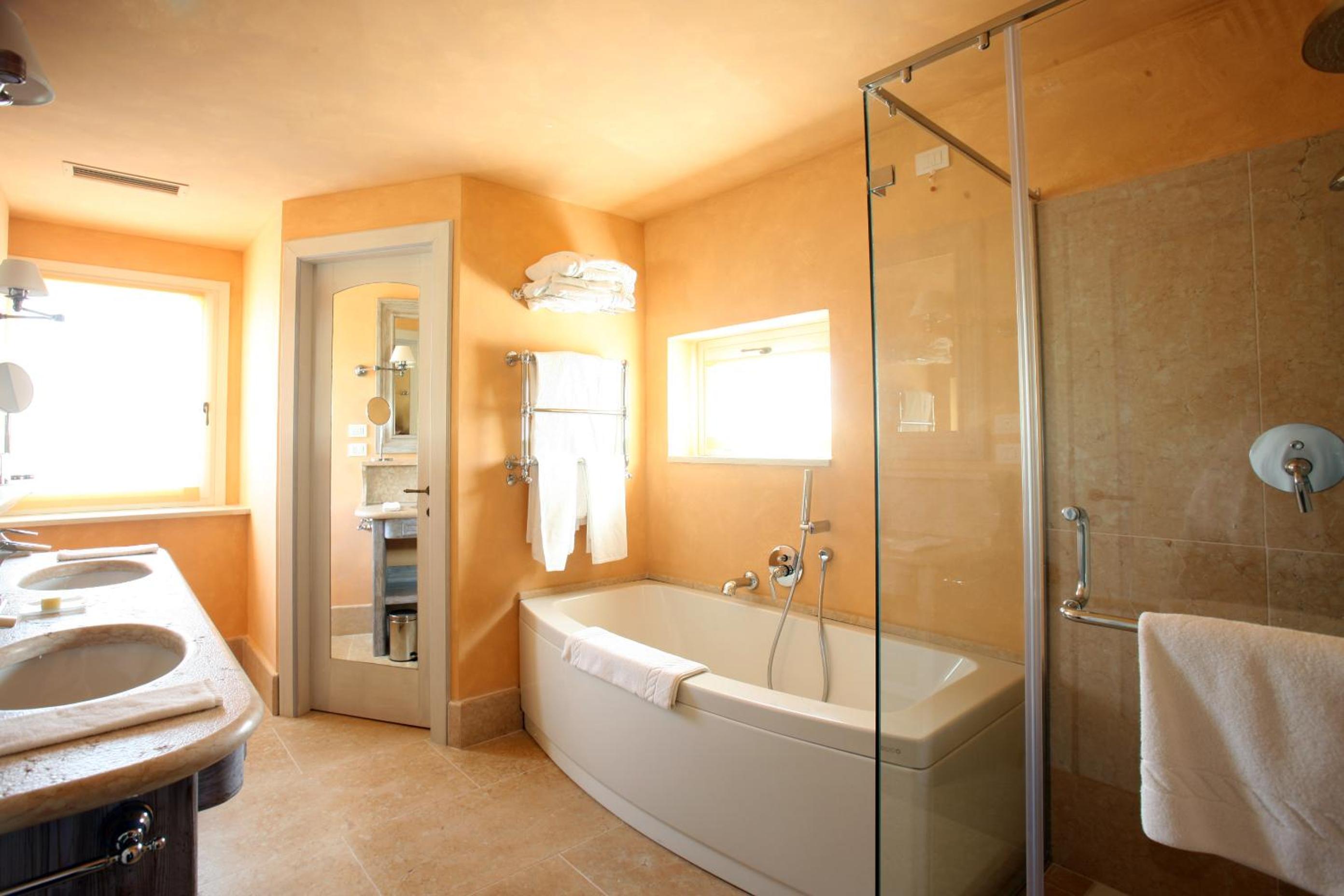 Two-Bedroom Suite with Terrace - Photo 3