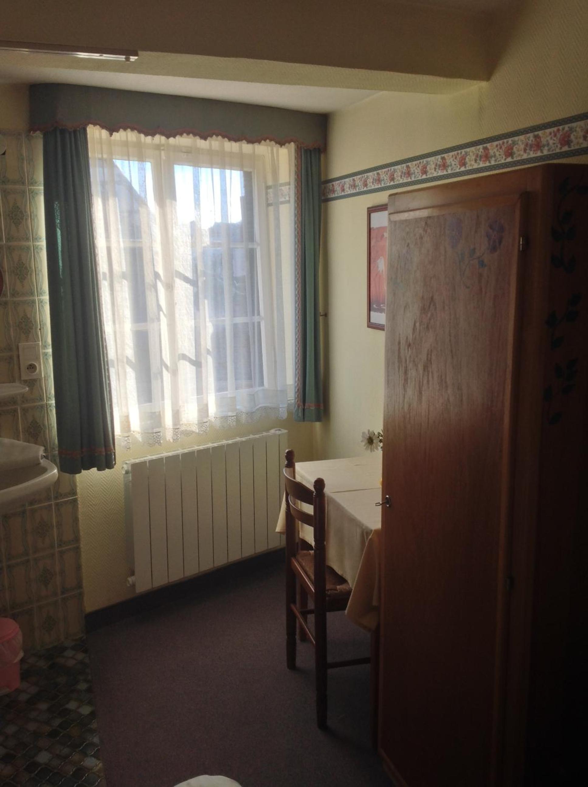Double Room with Shared Bathroom photo 2