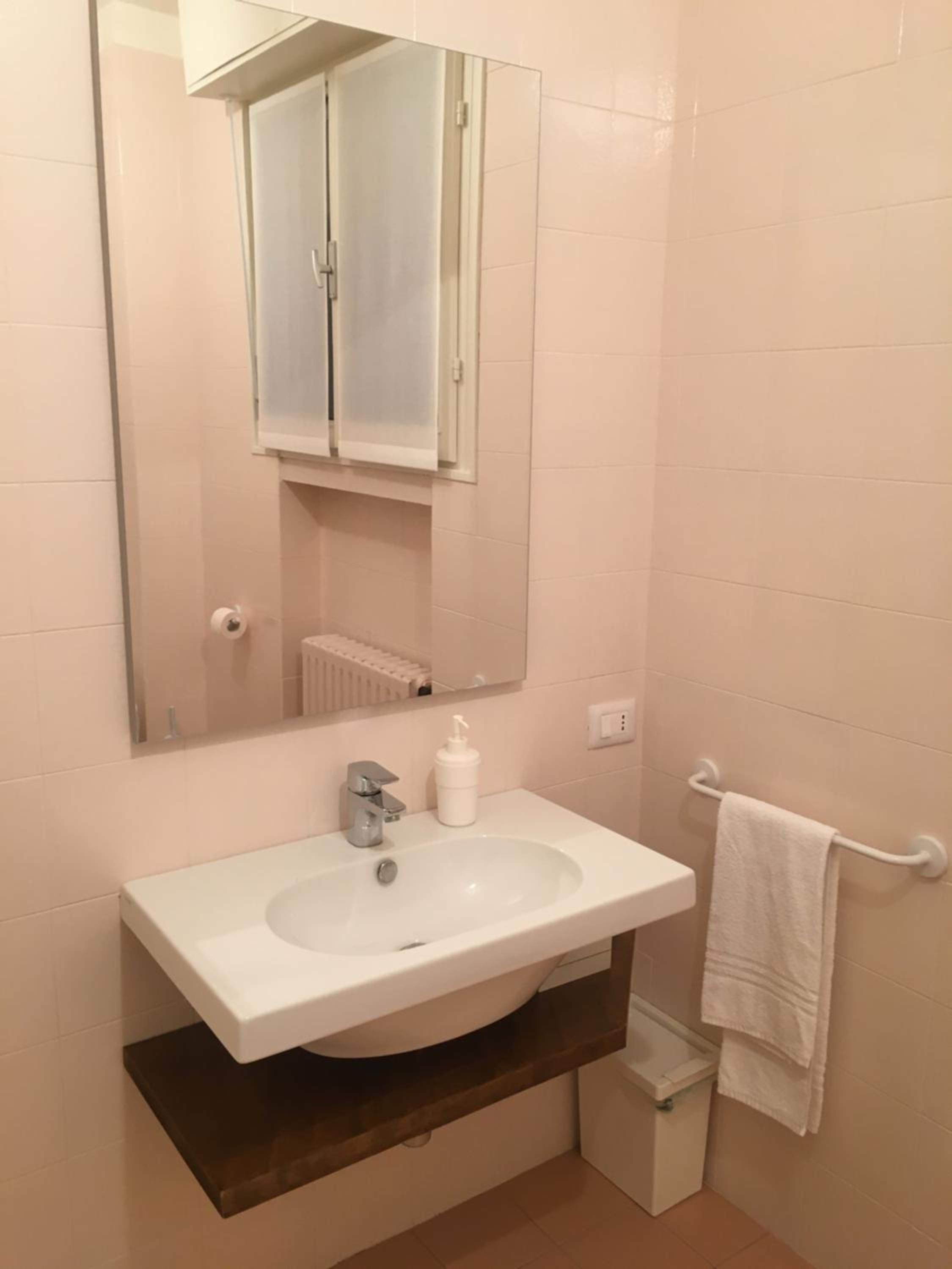 Single Room with Private External Bathroom photo 2