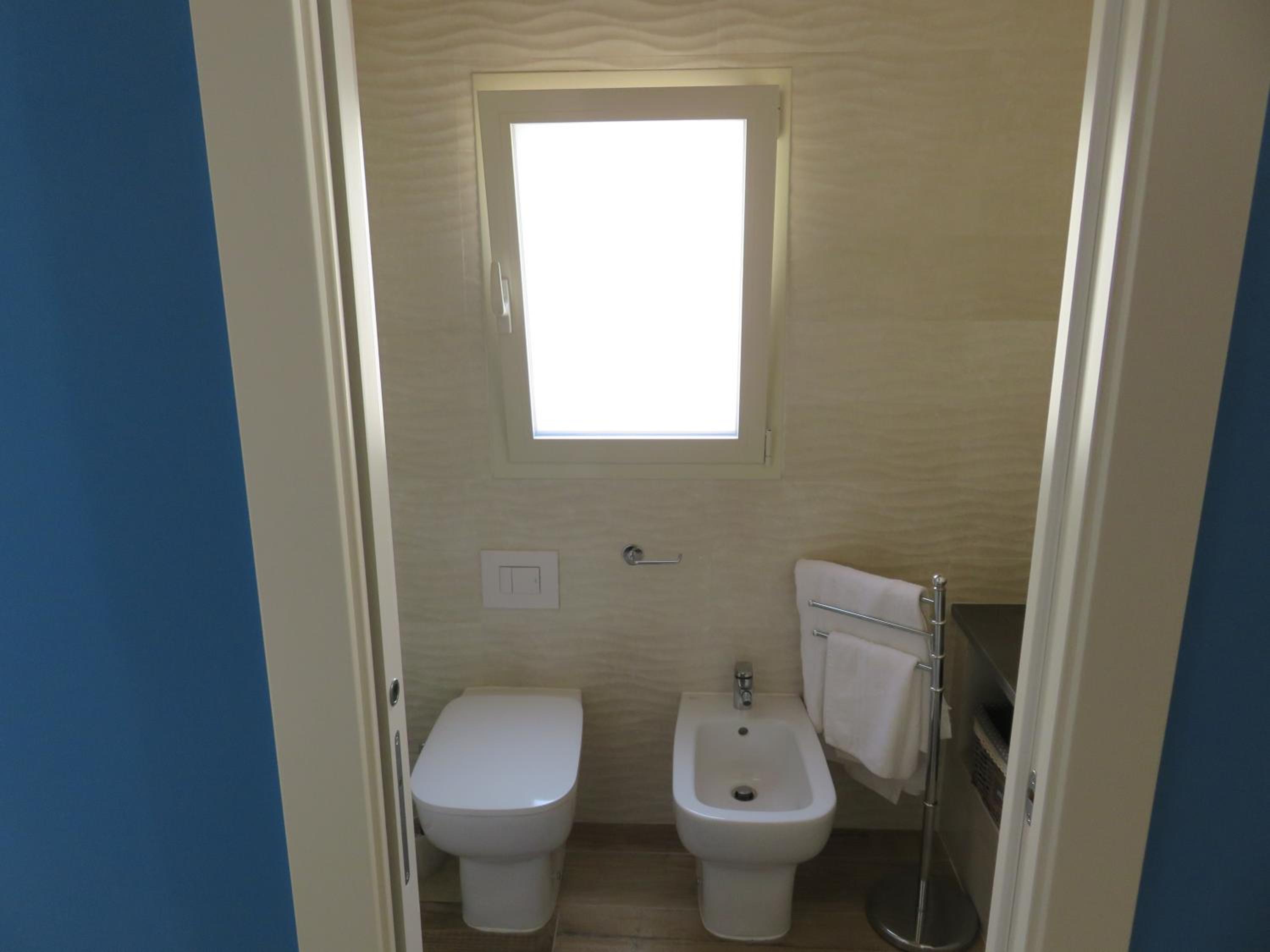 Deluxe Double or Twin Room with Balcony - Photo 4