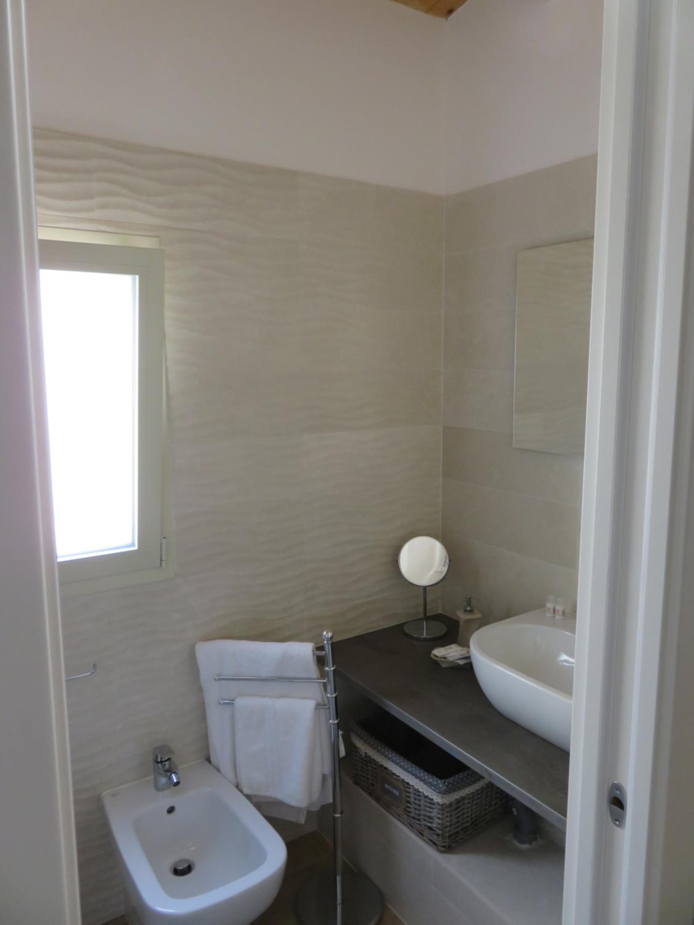 Deluxe Double or Twin Room with Balcony - Photo 3