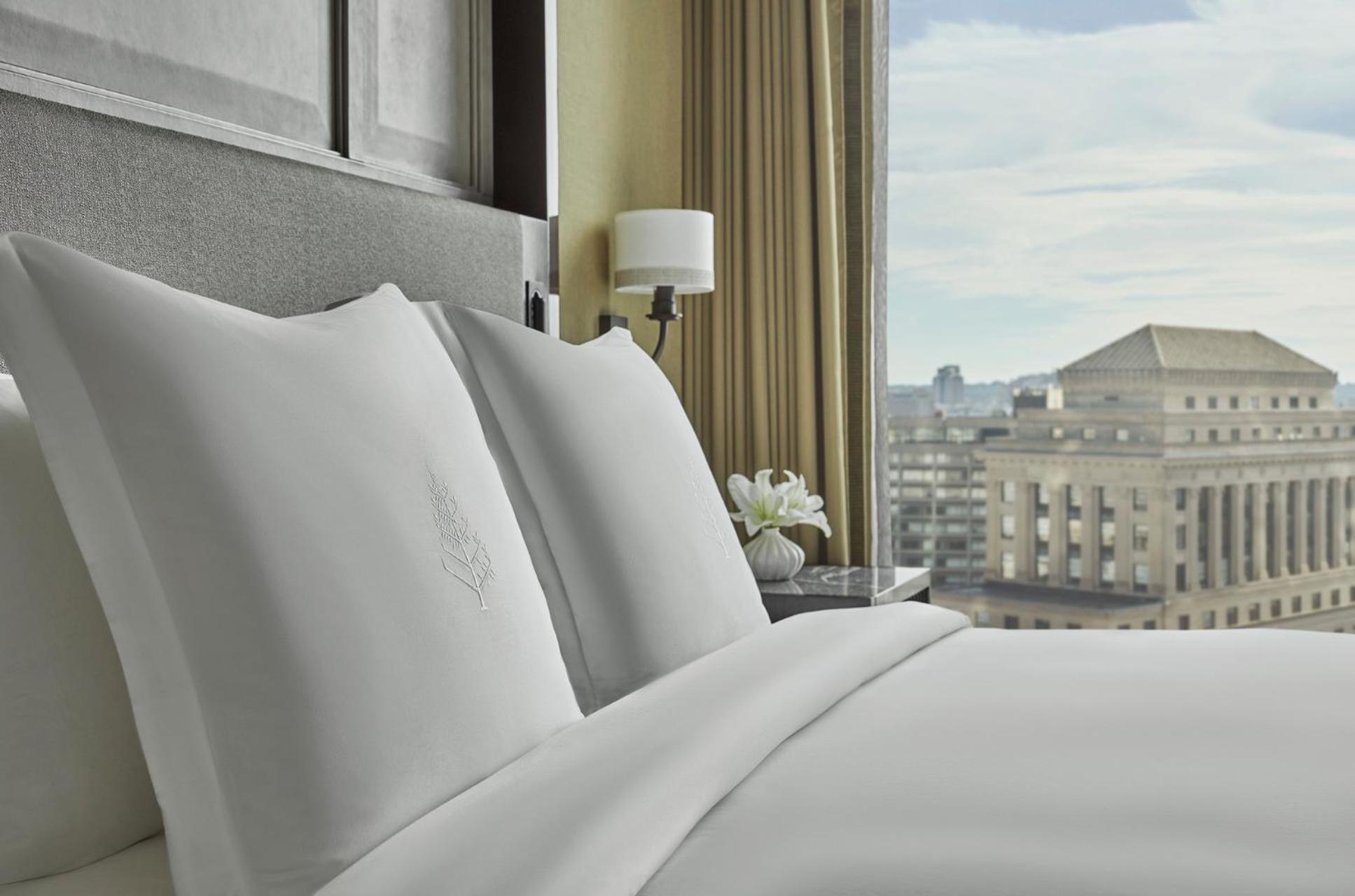 Executive Accessible Suite - Photo 3