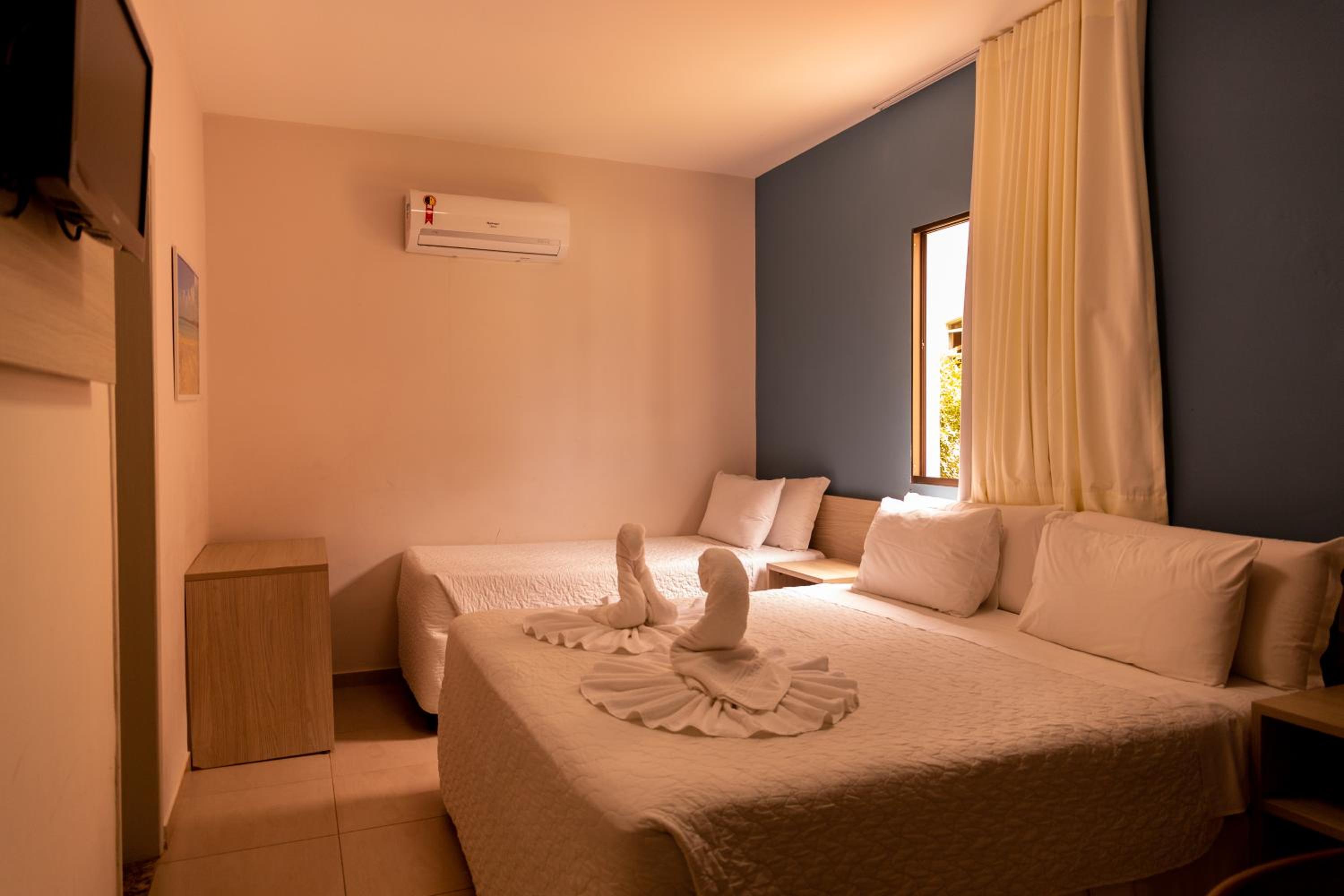 Standard Triple Room Lateral photo 1