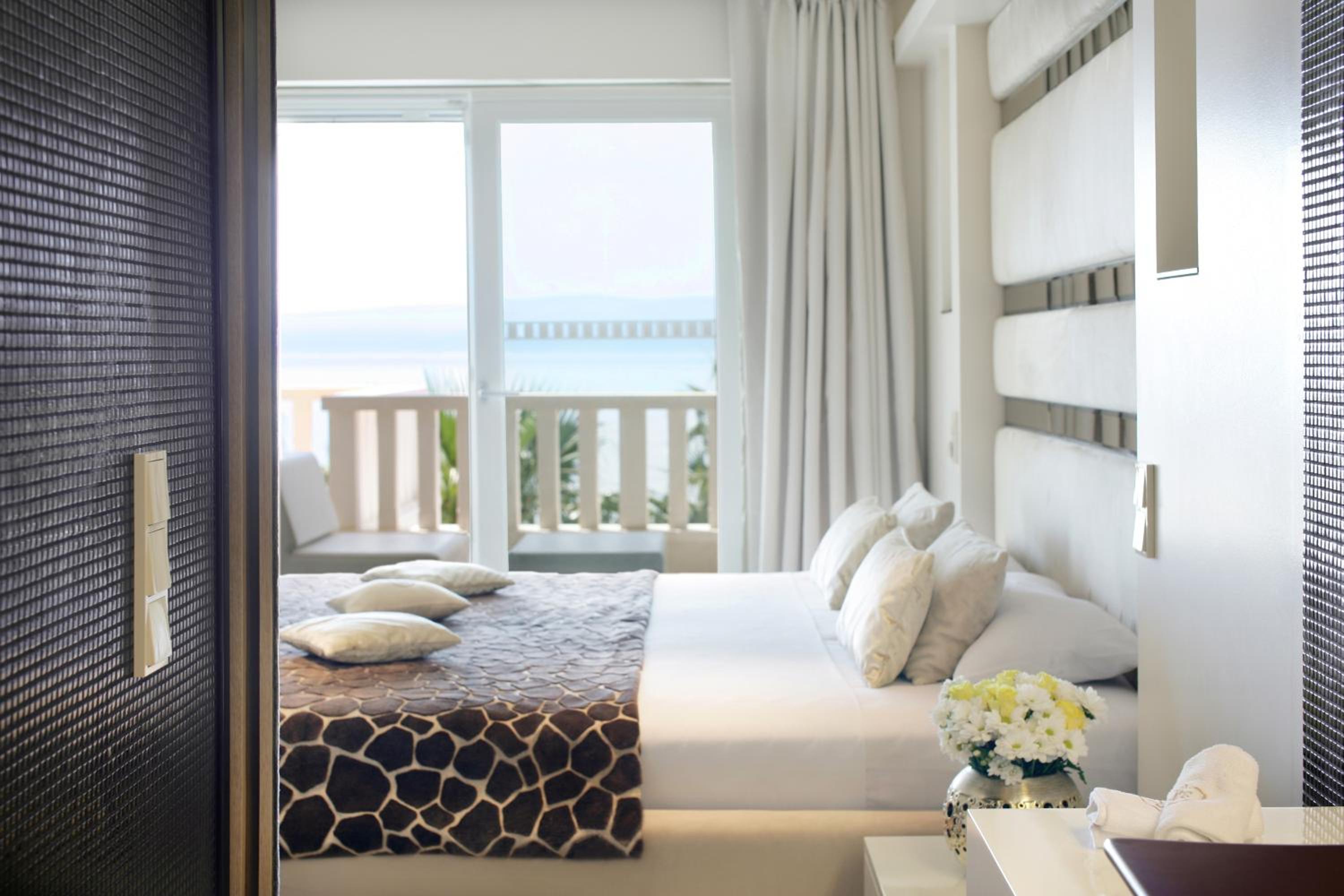 Deluxe Suite with Sea View, Terrace and Whirlpool  photo 1
