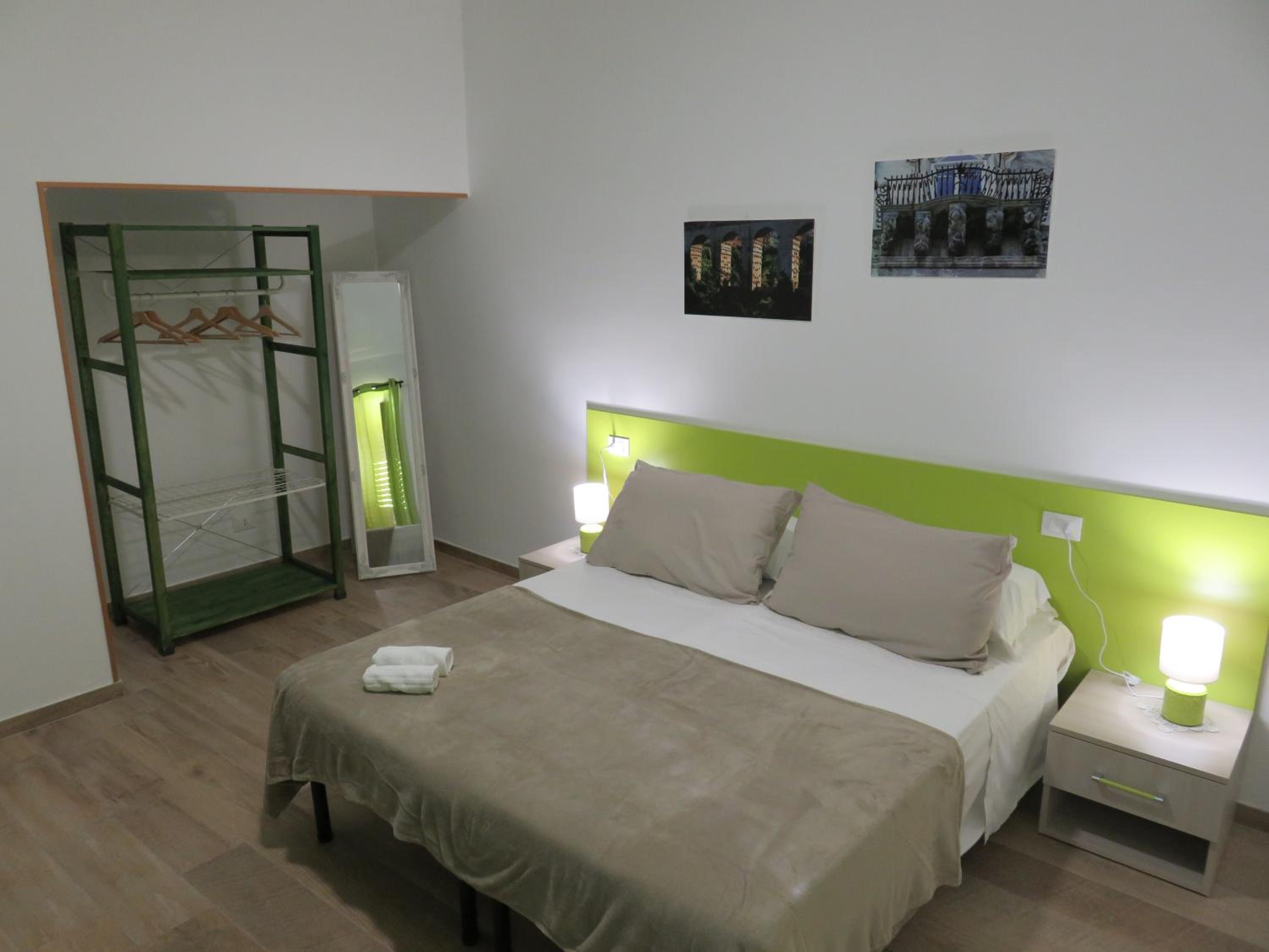 Standard Double or Twin Room with Balcony - Photo 5