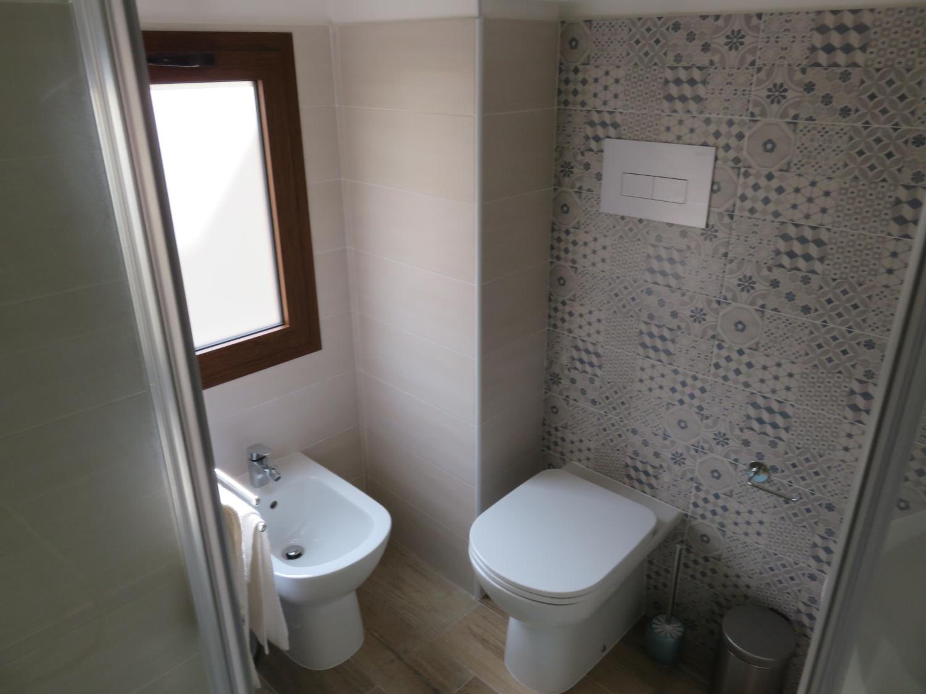Standard Double or Twin Room with Balcony - Photo 6