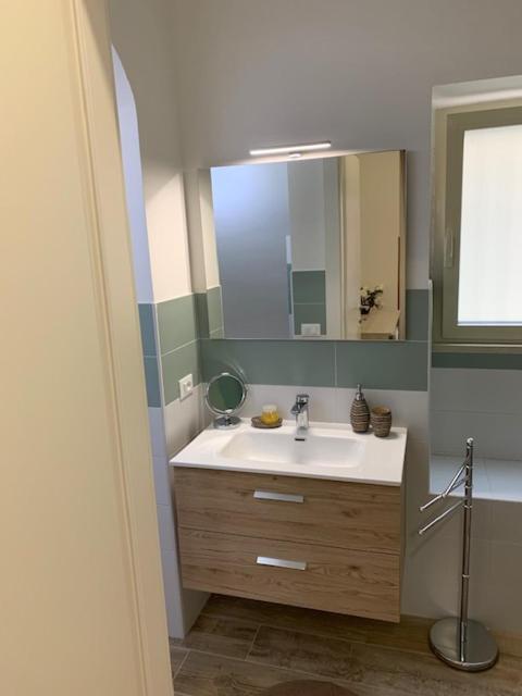 Double or Twin Room with Private Bathroom - Photo 3